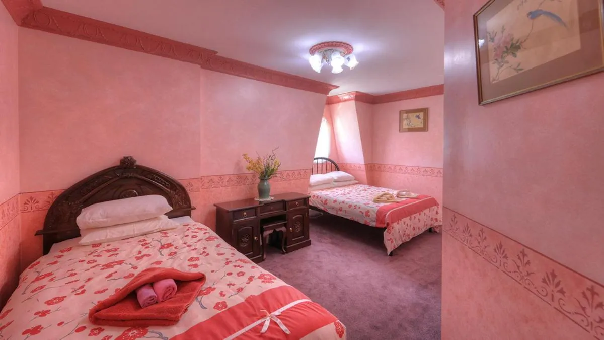 Bed in Hatchers Richmond Manor