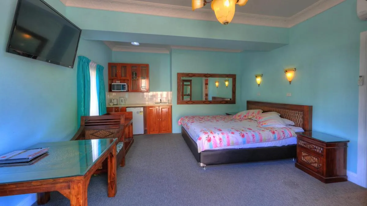 Bed in Hatchers Richmond Manor