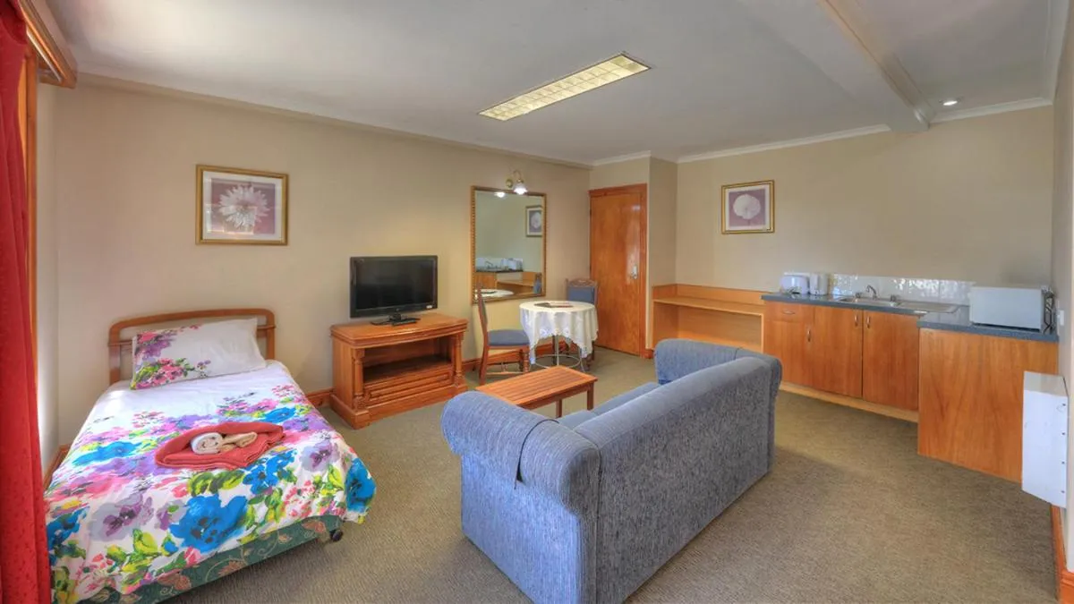 Bed in Hatchers Richmond Manor