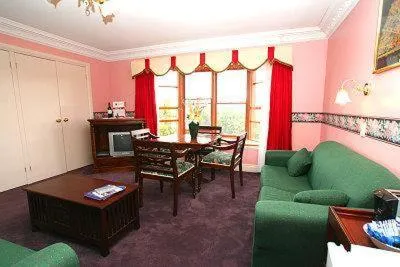 Day in Hatchers Richmond Manor