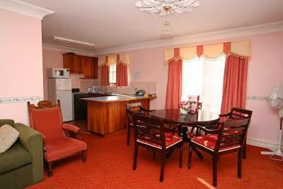 Day in Hatchers Richmond Manor