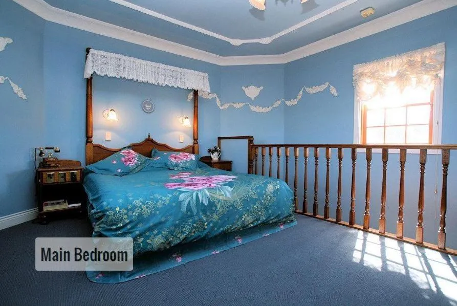 Day, Bed in Hatchers Richmond Manor