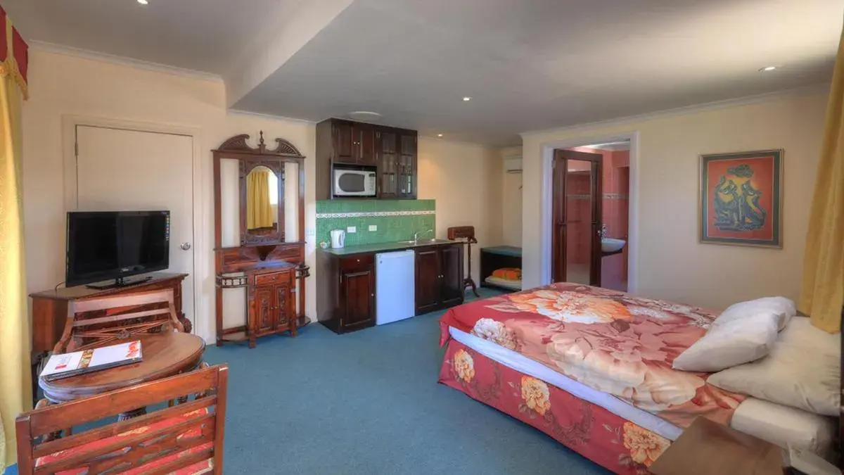 Queen Suite - Disability Access in Hatchers Richmond Manor Queen Suite - Disability Access in Hatchers Richmond Manor