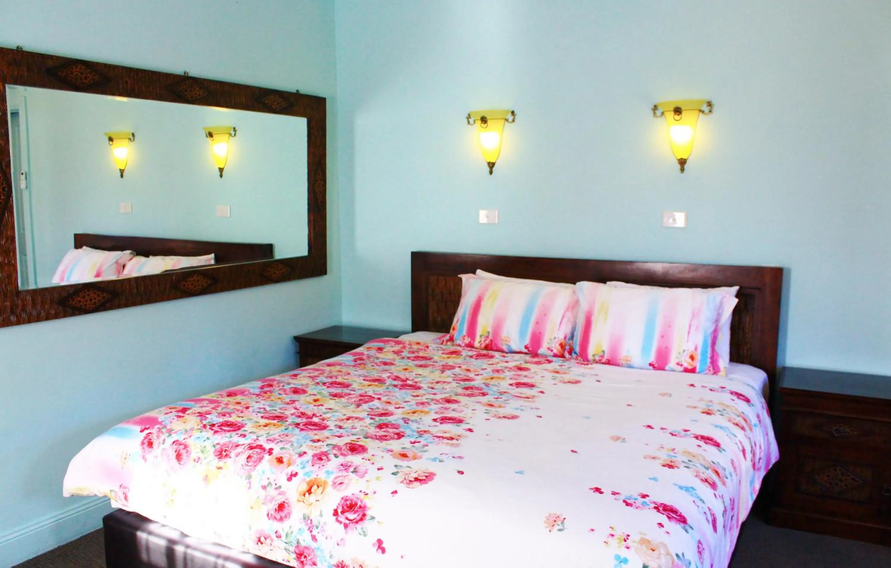 Bed in Hatchers Richmond Manor