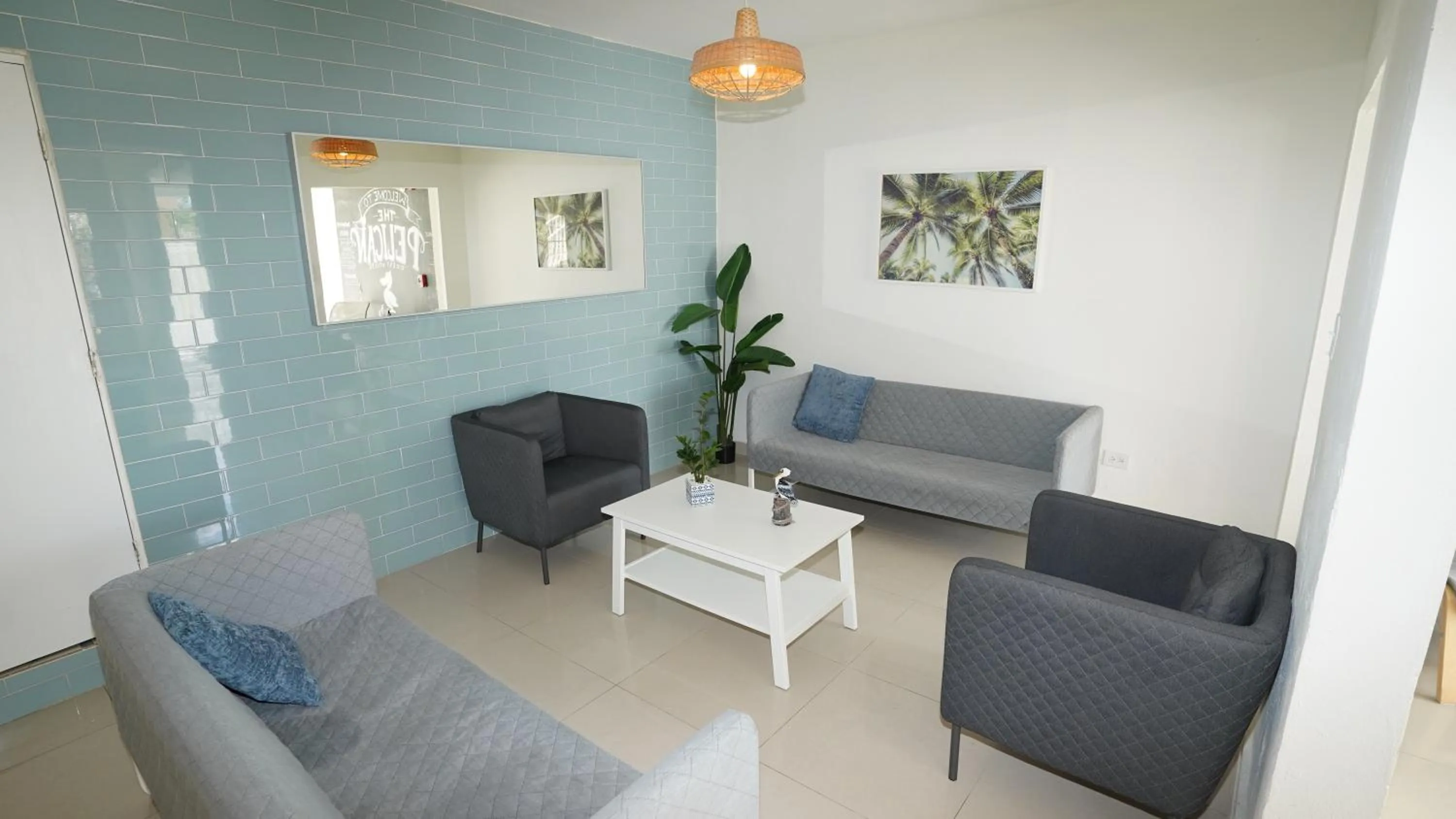 Communal lounge/ TV room in The Pelican Poshtel