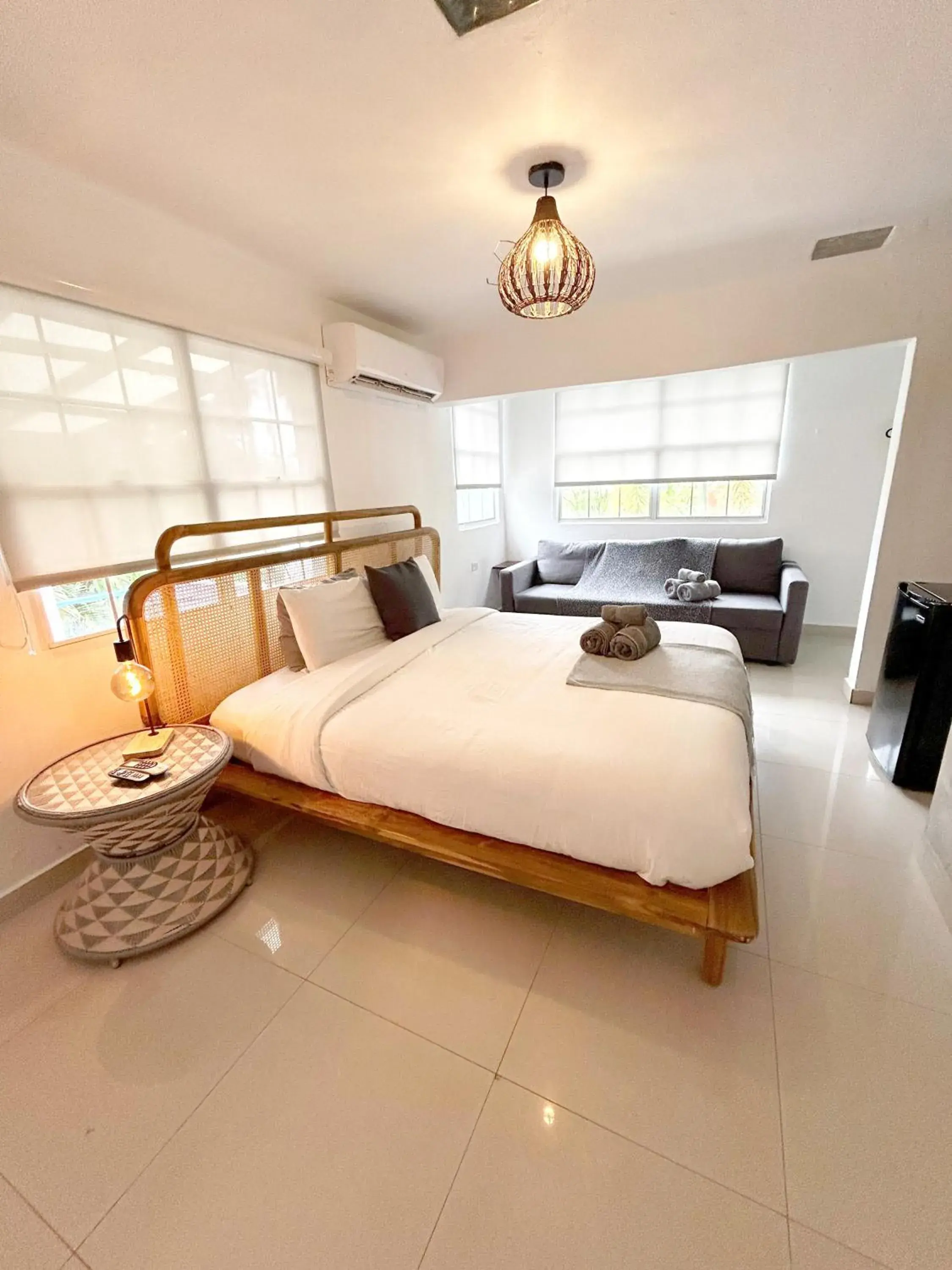 Triple Room in The Pelican Poshtel Triple Room in The Pelican Poshtel