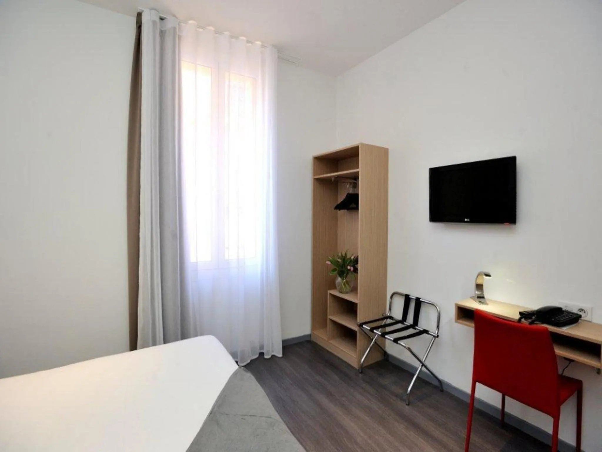 Decorative detail, Bed in Hôtel de France