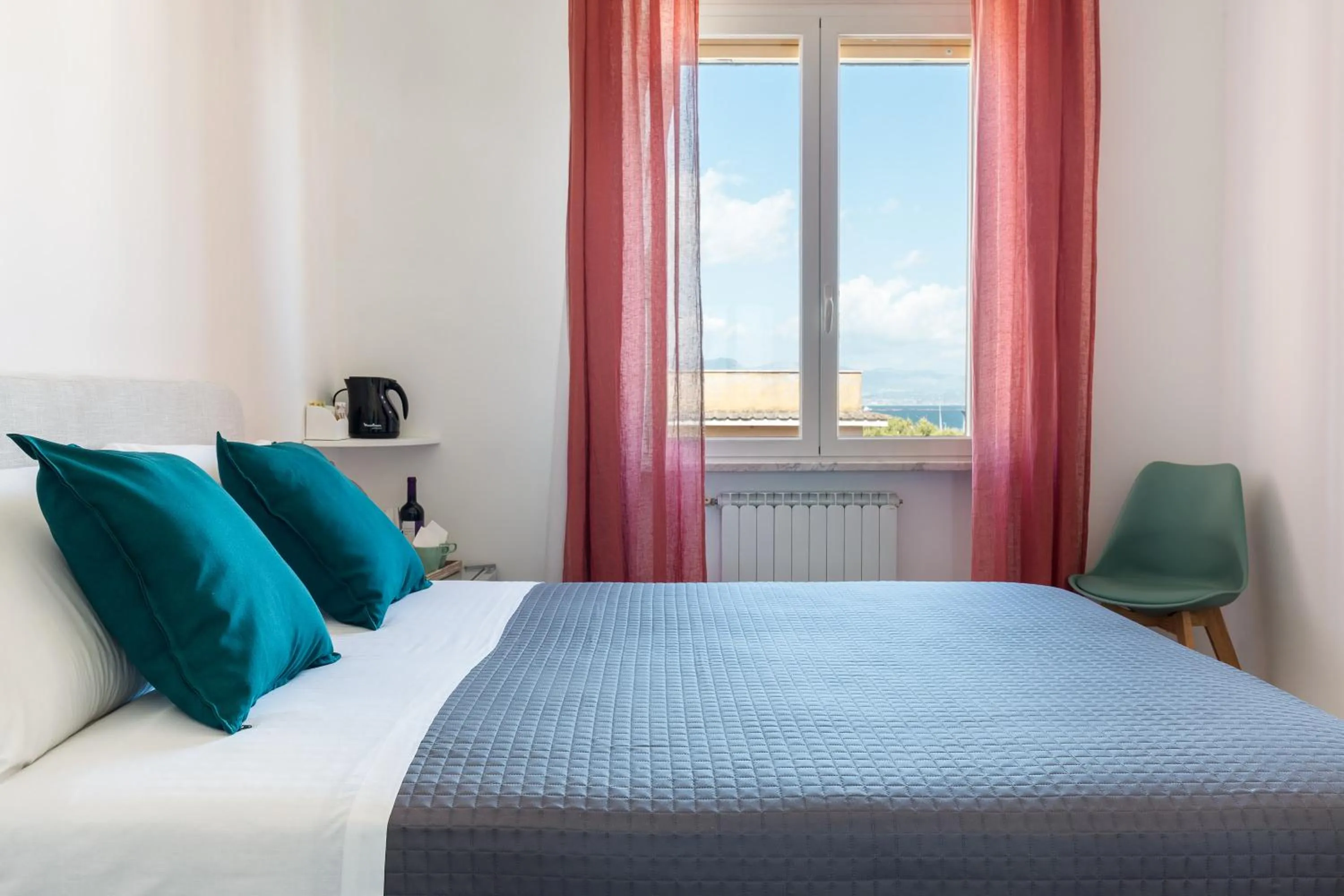 Spring, Bed in La Figlia del Capitano