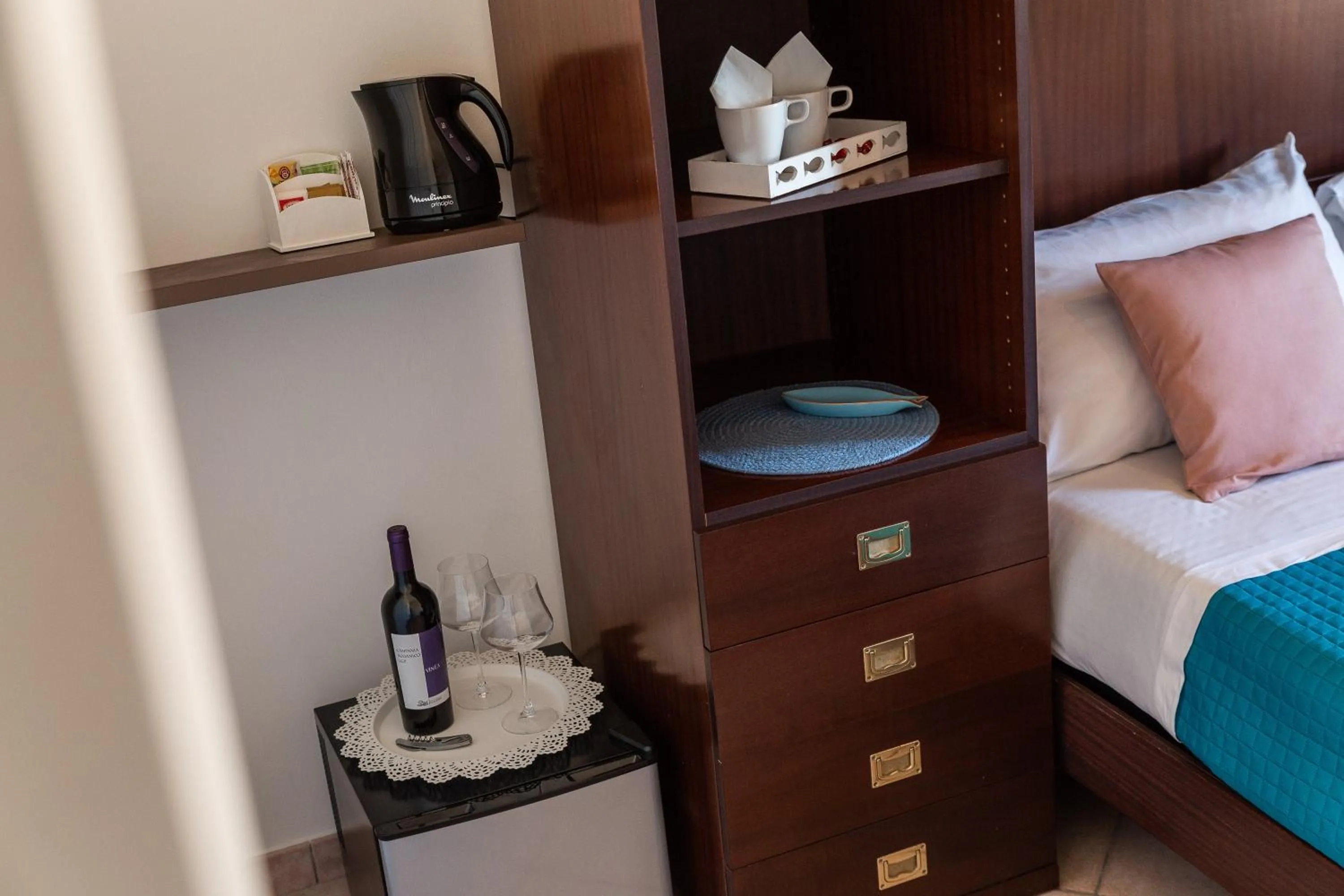 Communal lounge/ TV room, Bed in La Figlia del Capitano