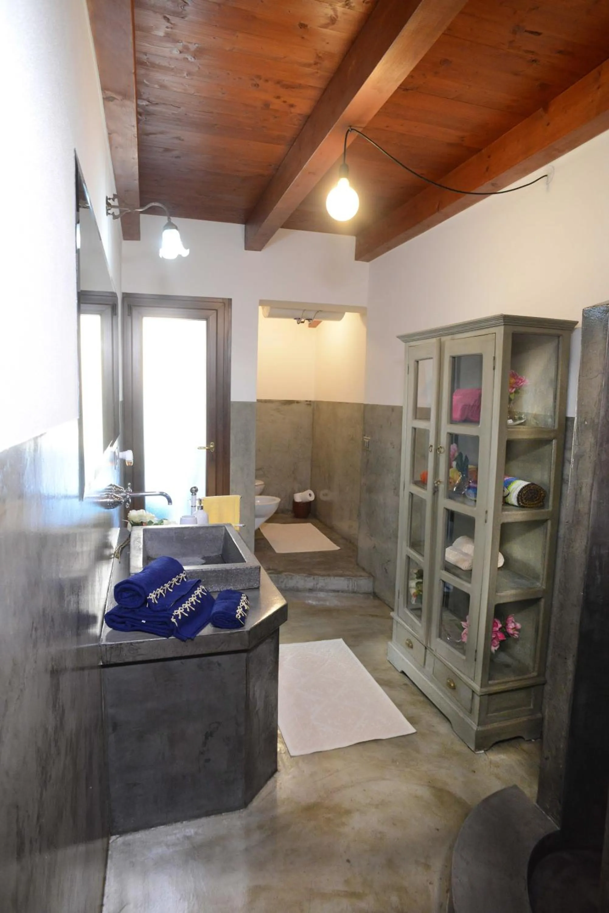 Bathroom, Bed in A Mos Veure B&B