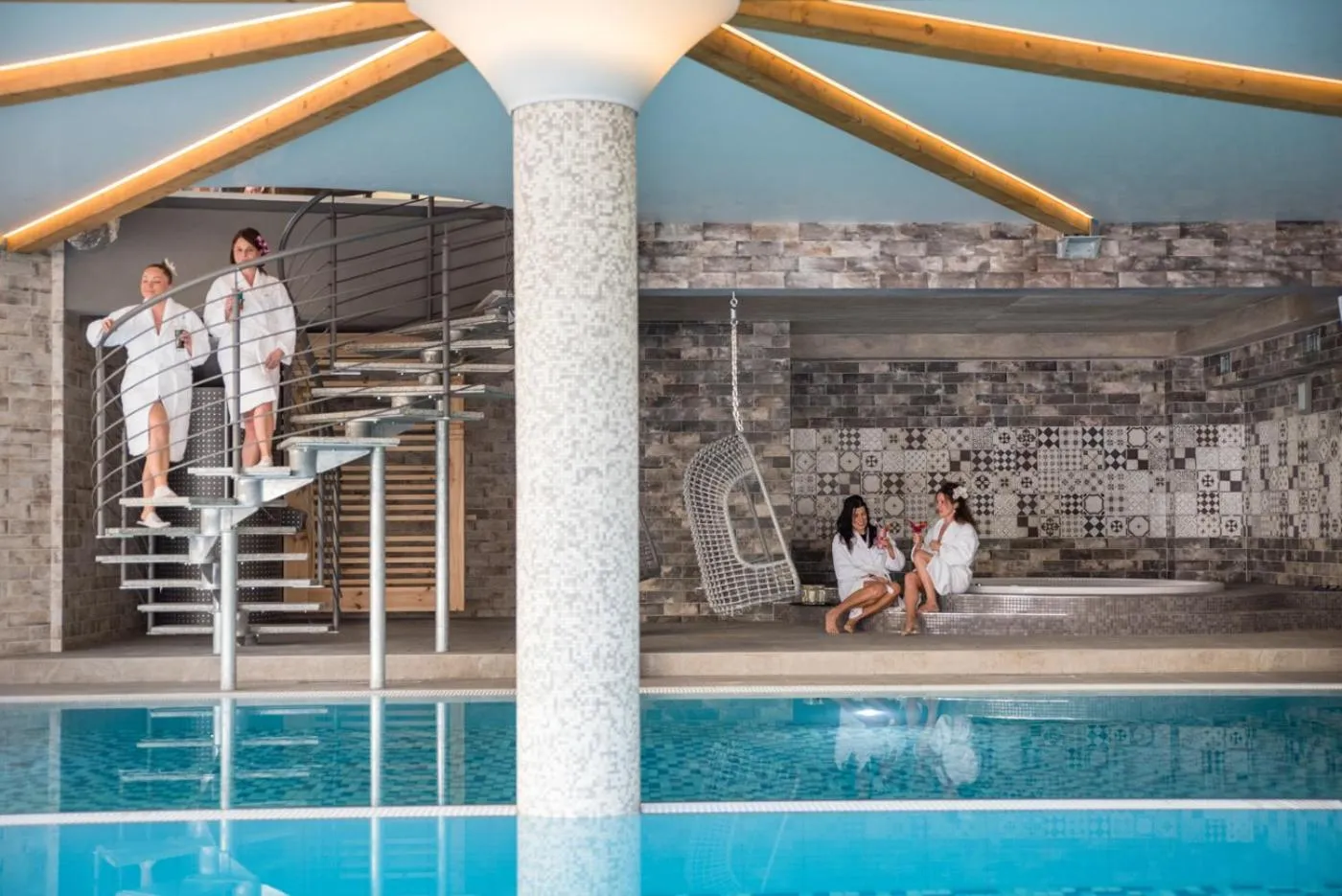 Swimming pool in Pałac Bielawa