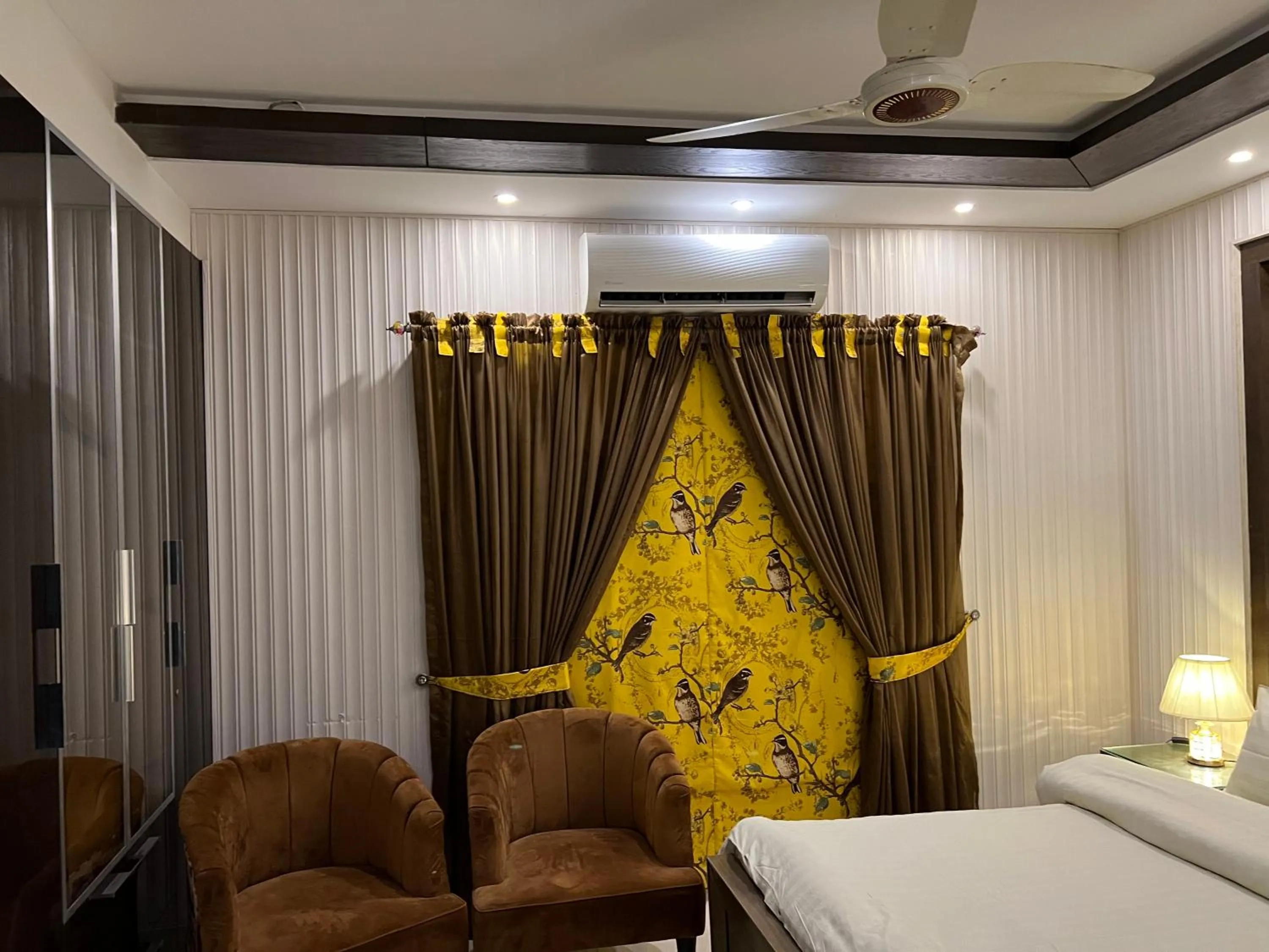 Bed in Vactional Villa Dha Phase 6 Lahore ,Three Bed Room Full House