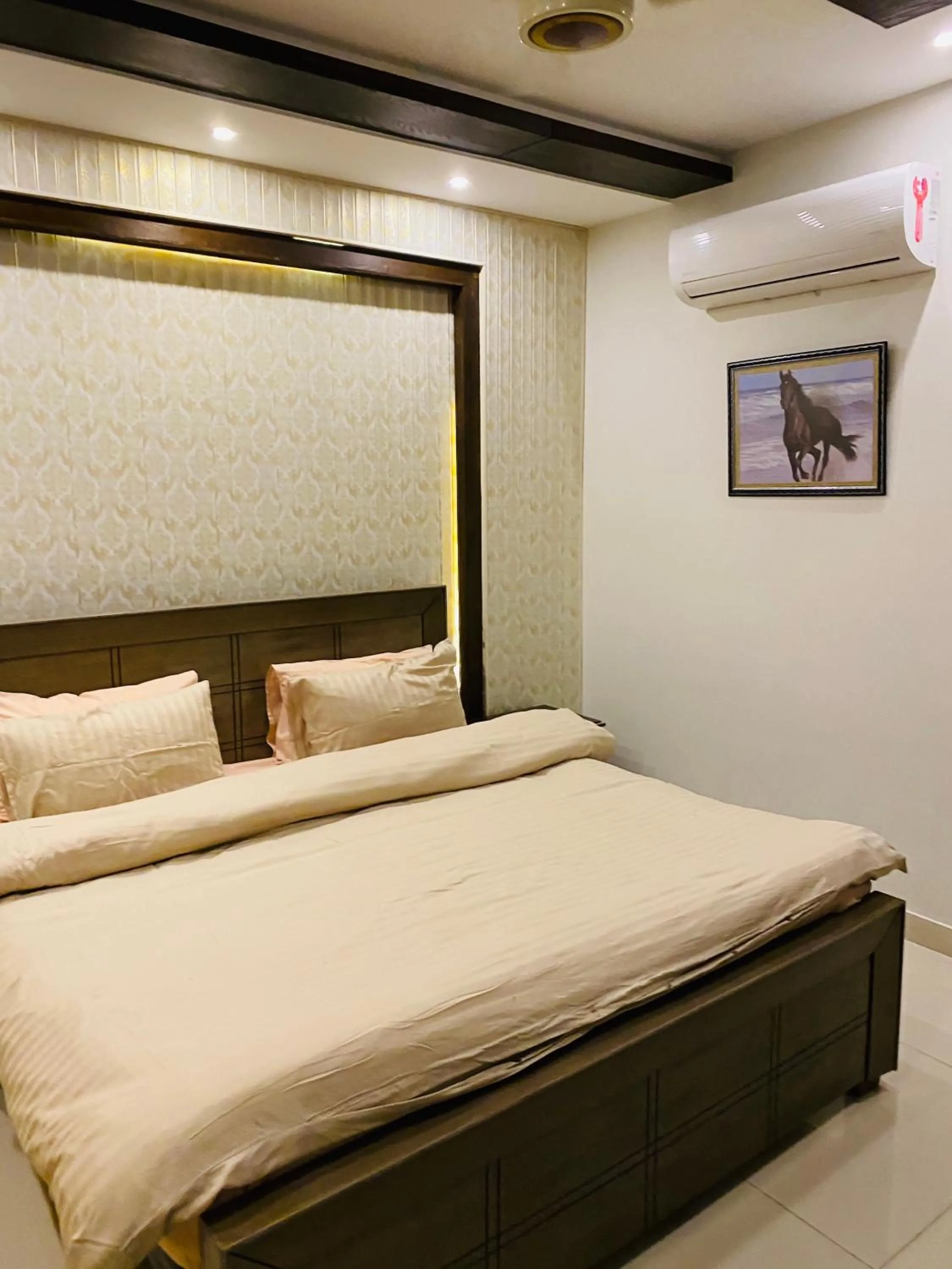 Bed in Vactional Villa Dha Phase 6 Lahore ,Three Bed Room Full House