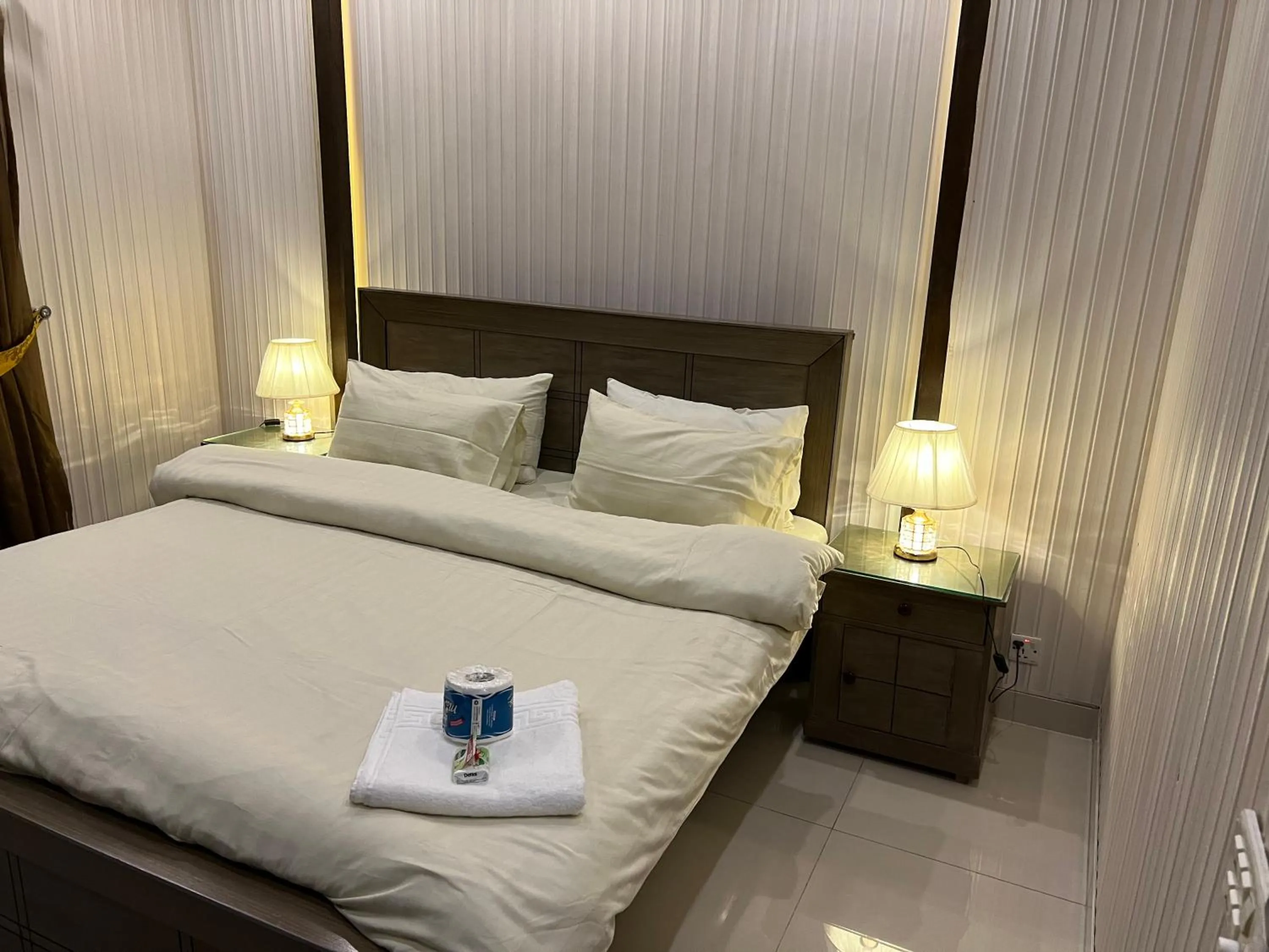 Bed in Vactional Villa Dha Phase 6 Lahore ,Three Bed Room Full House