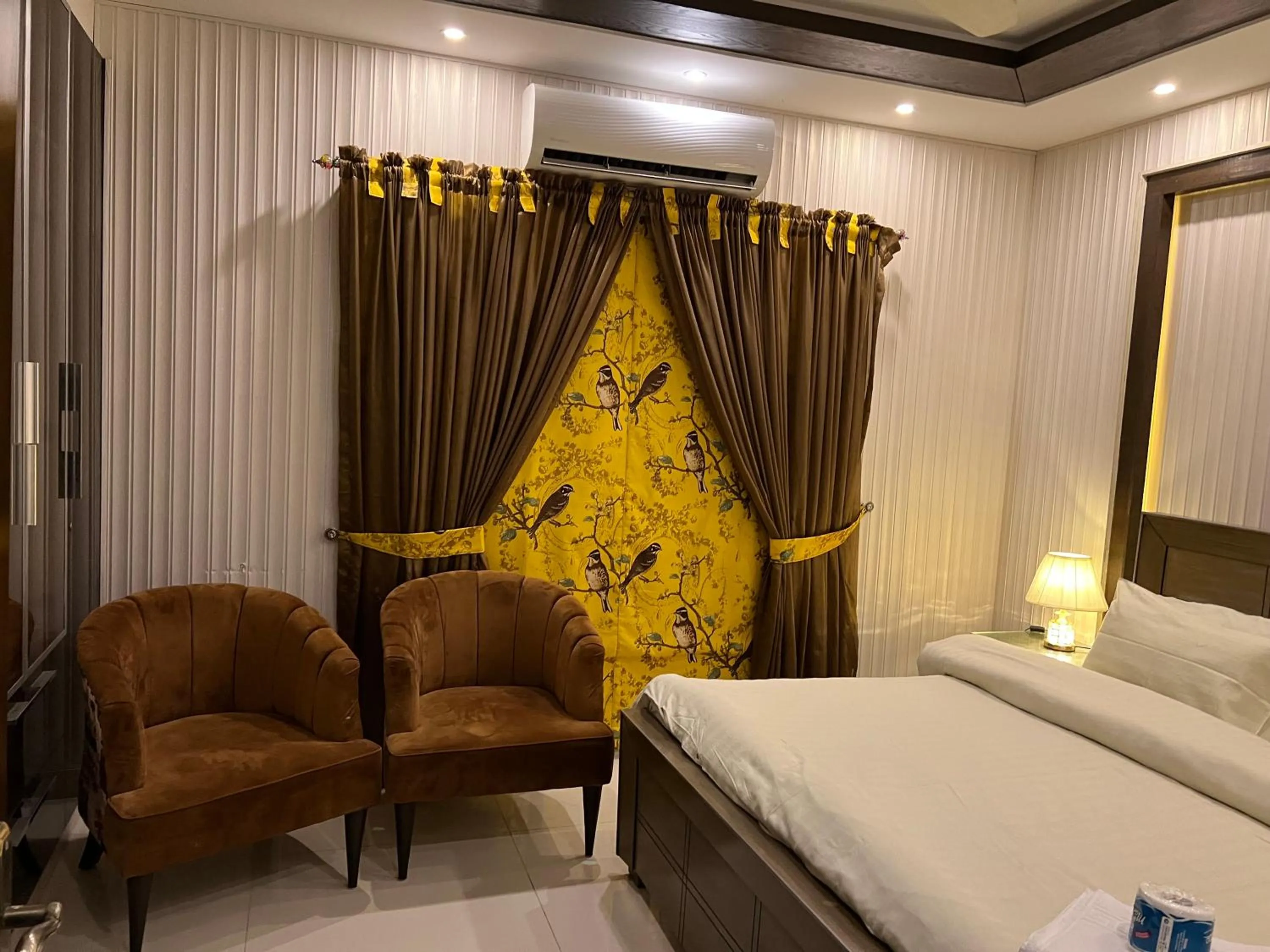 Bed in Vactional Villa Dha Phase 6 Lahore ,Three Bed Room Full House