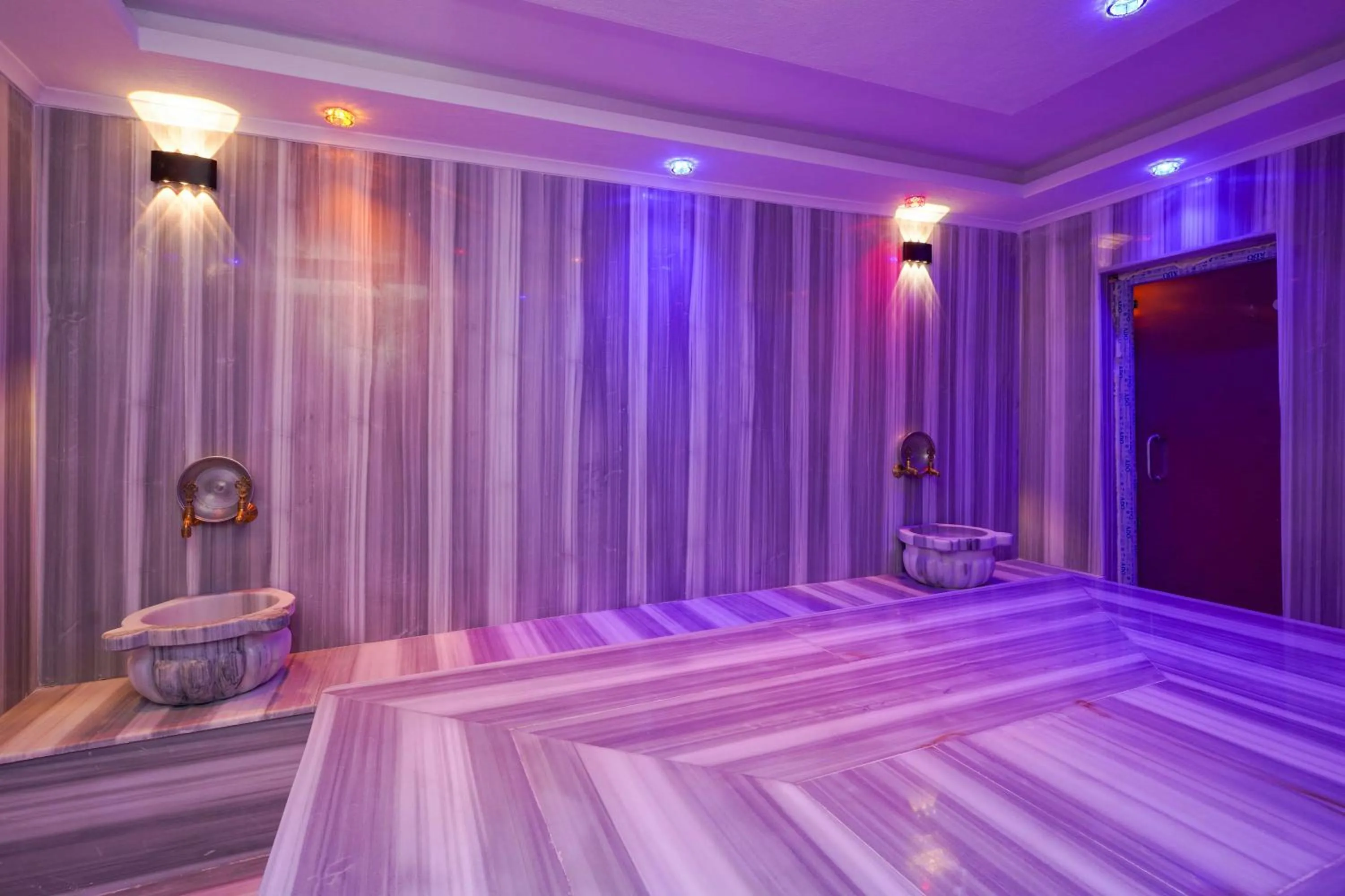 Public Bath, Bed in Kleopatra Arsi Hotel