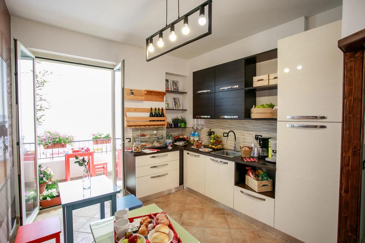 Dining area in B&B Scirocco House