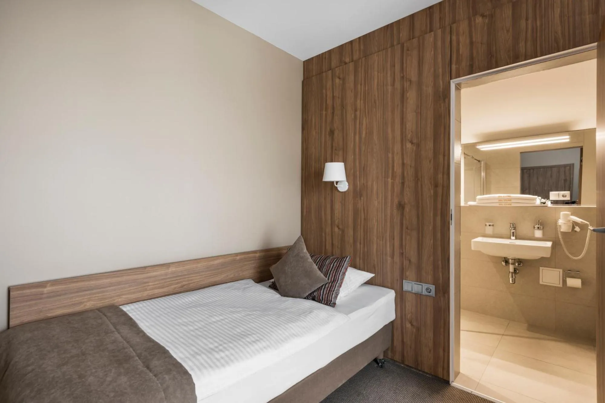 Bedroom, Bed in Big Stone