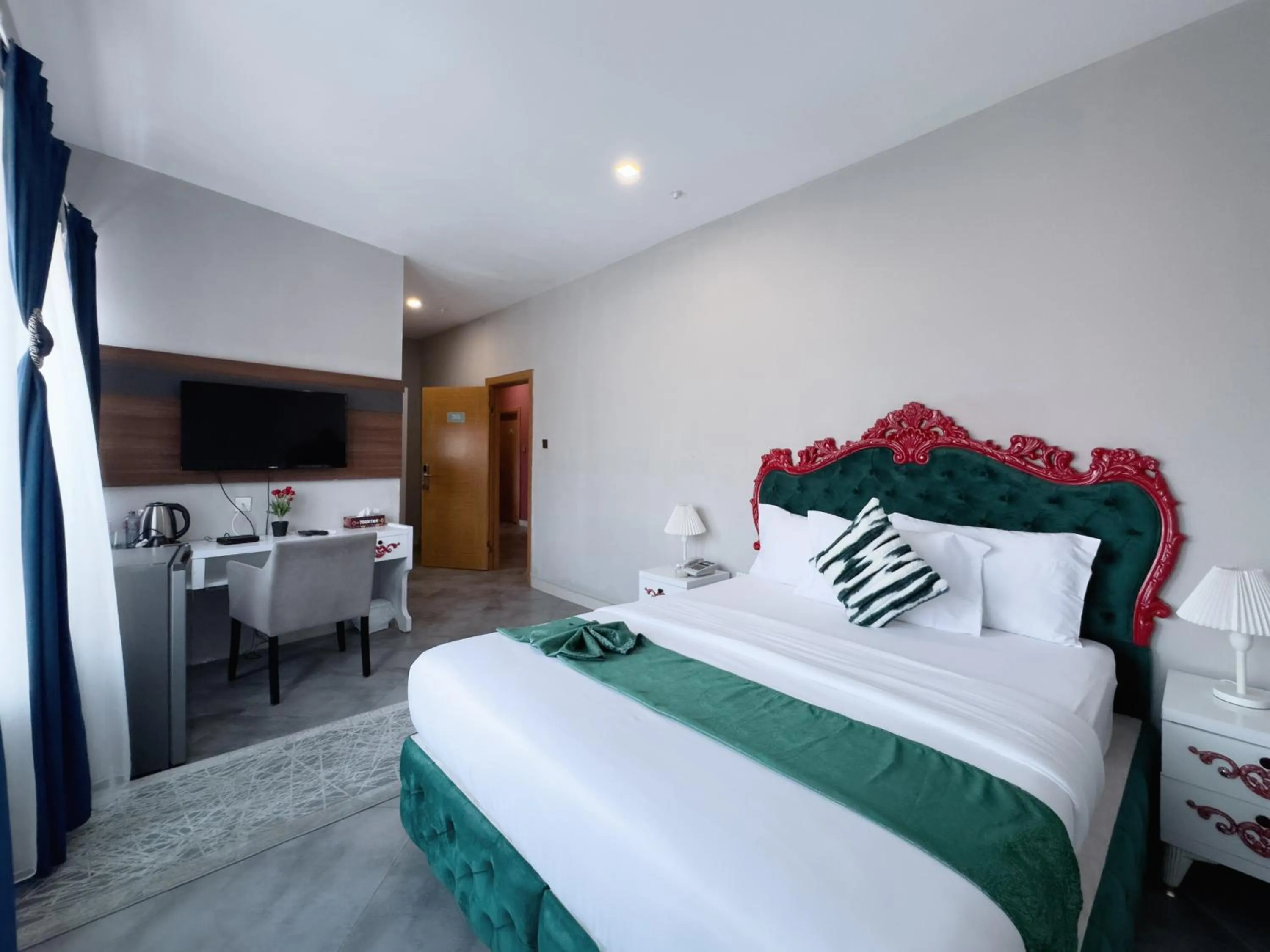 Bed in Euro Homes Hotel