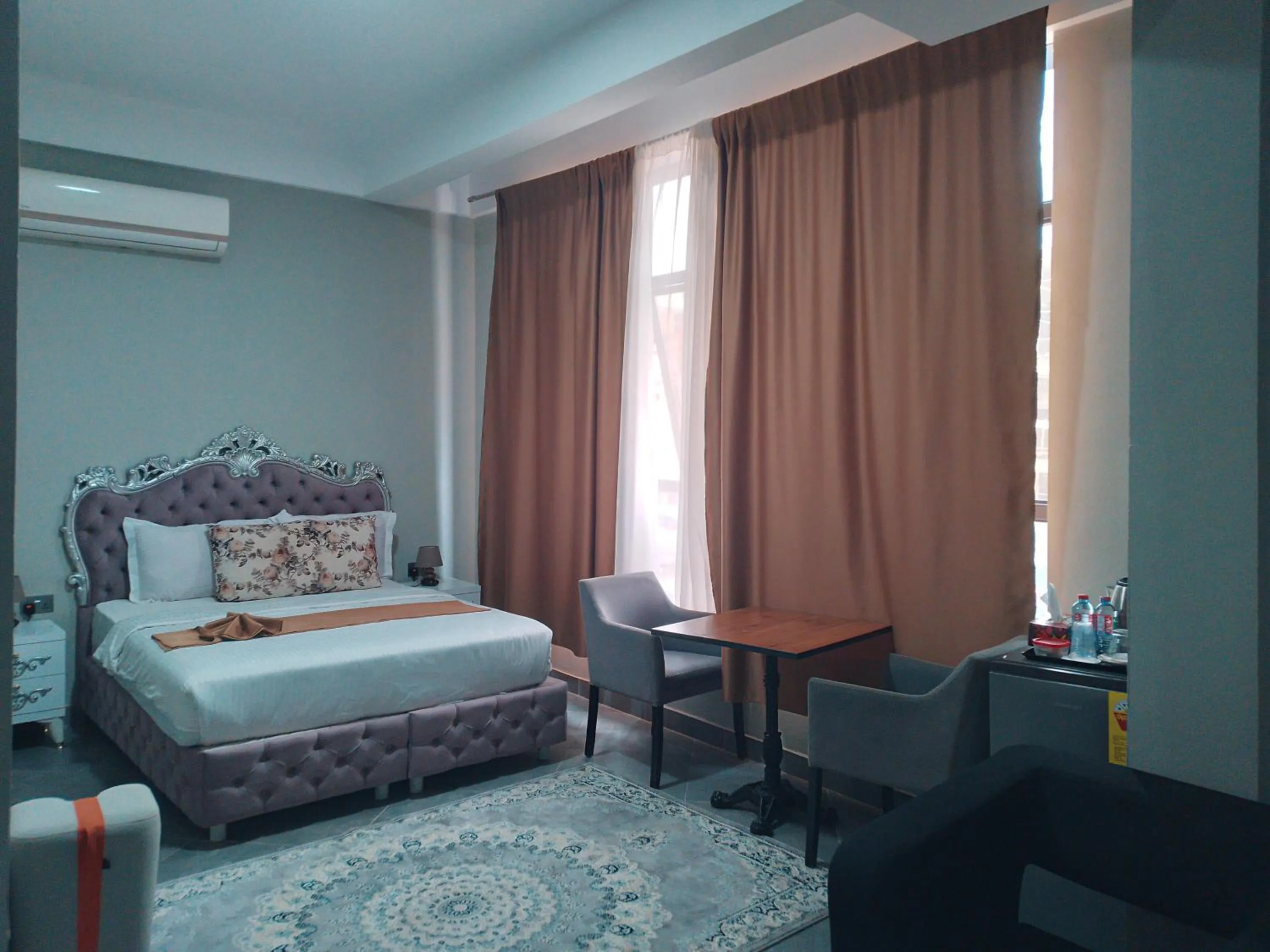 Bed in Euro Homes Hotel