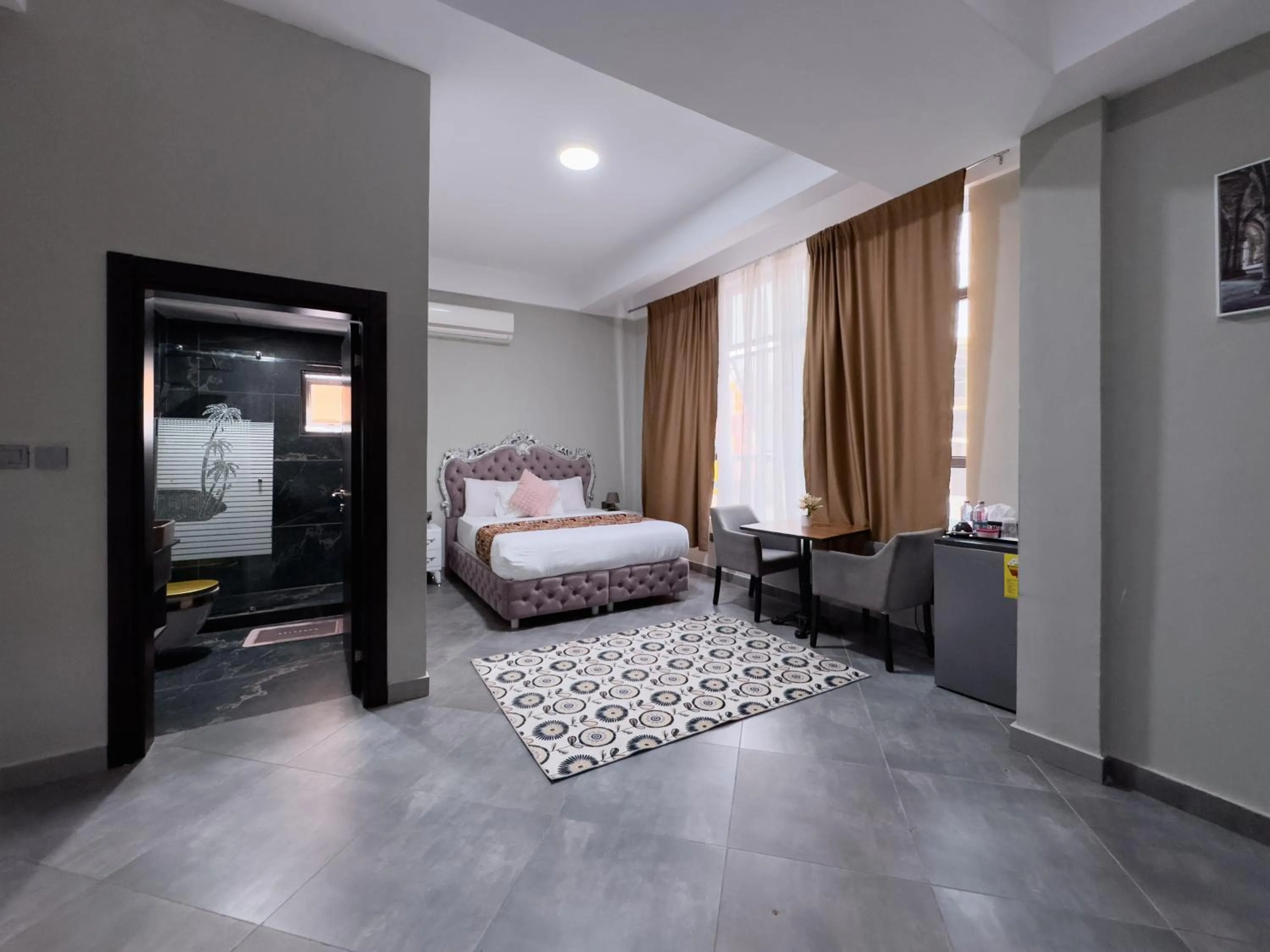 Bed in Euro Homes Hotel