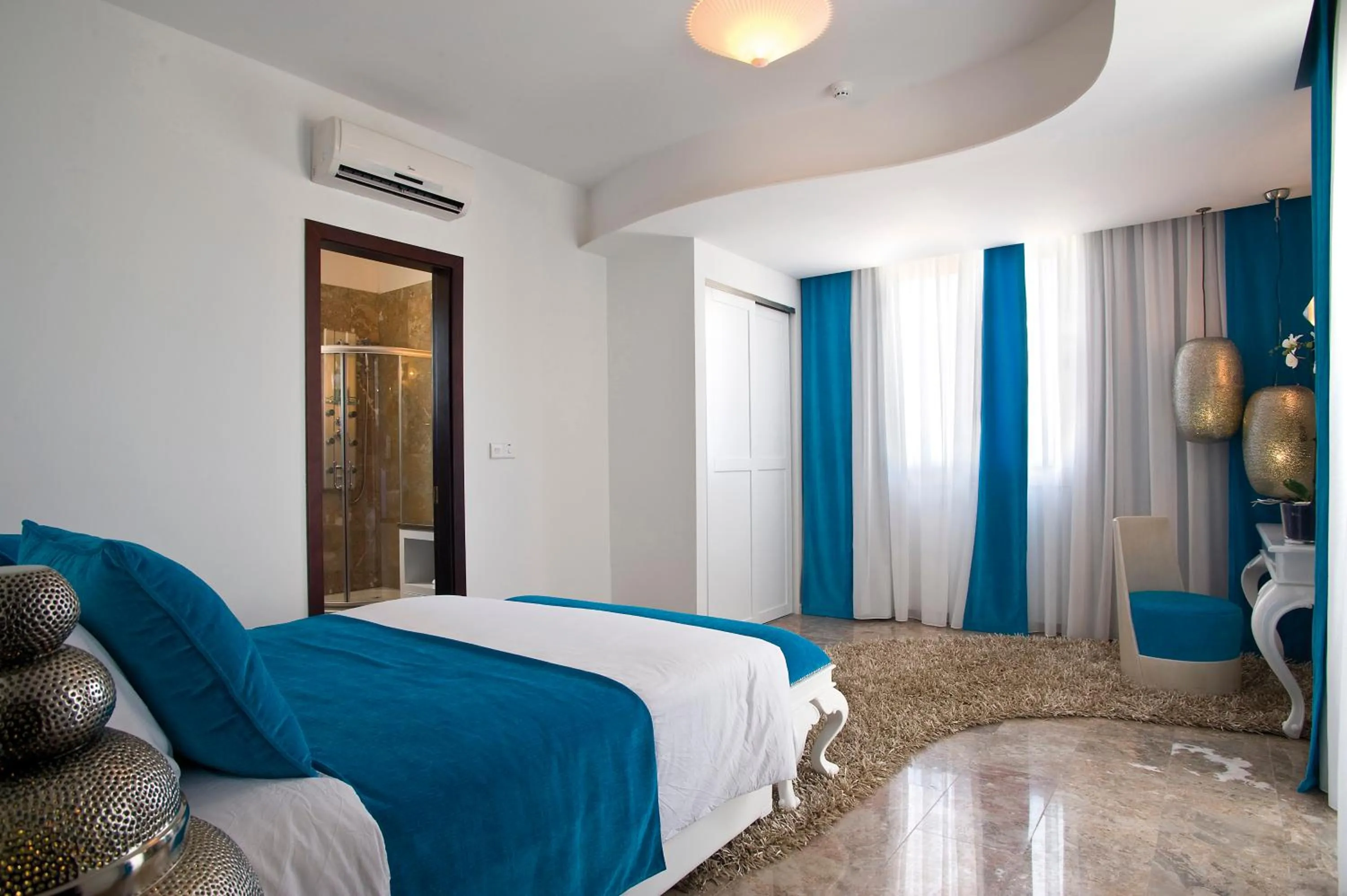 Bathroom, Bed in Althea Kalamies Luxury Villas