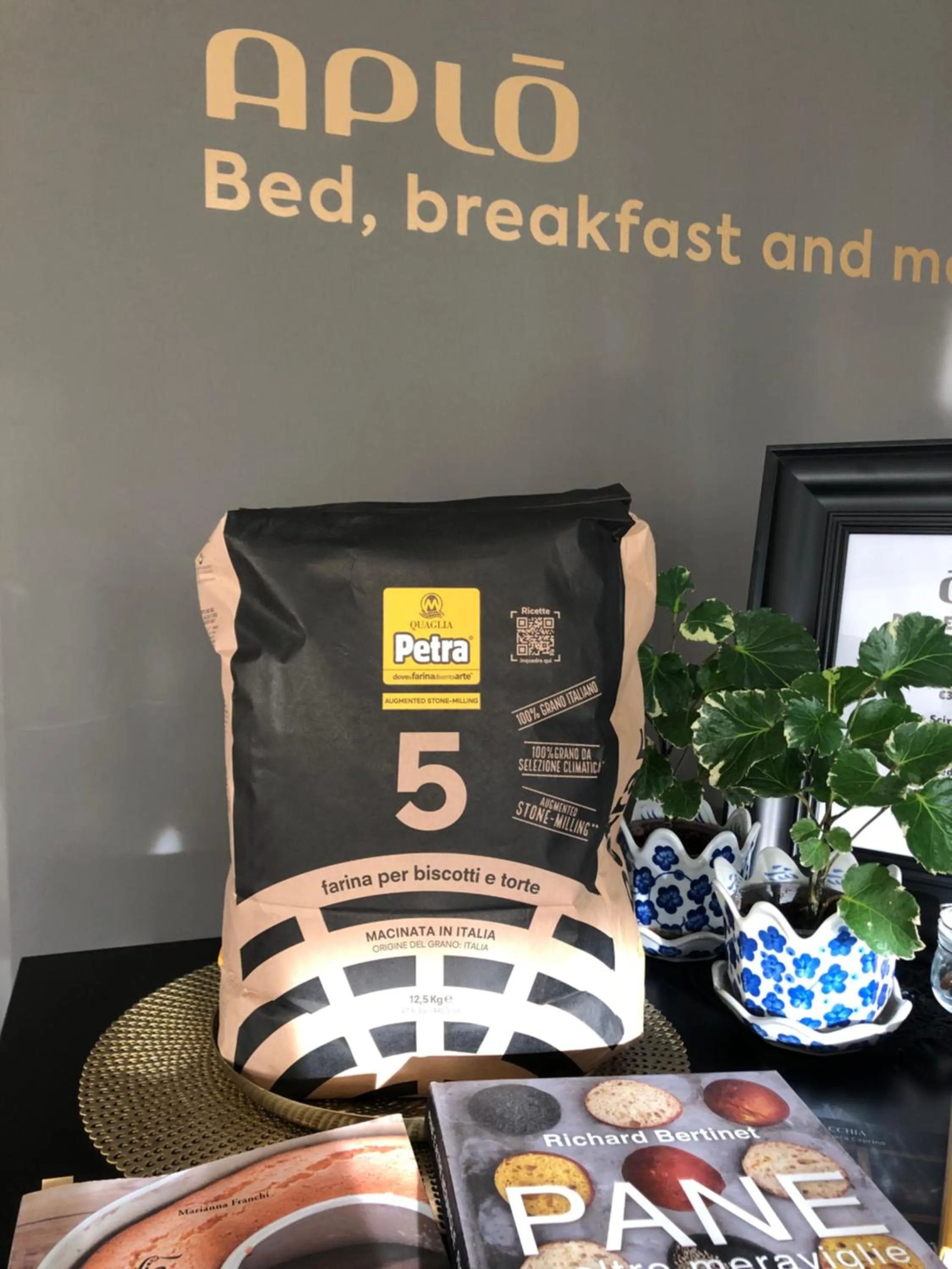 Food, Bed in Hotel Aplo - Breakfast Experience