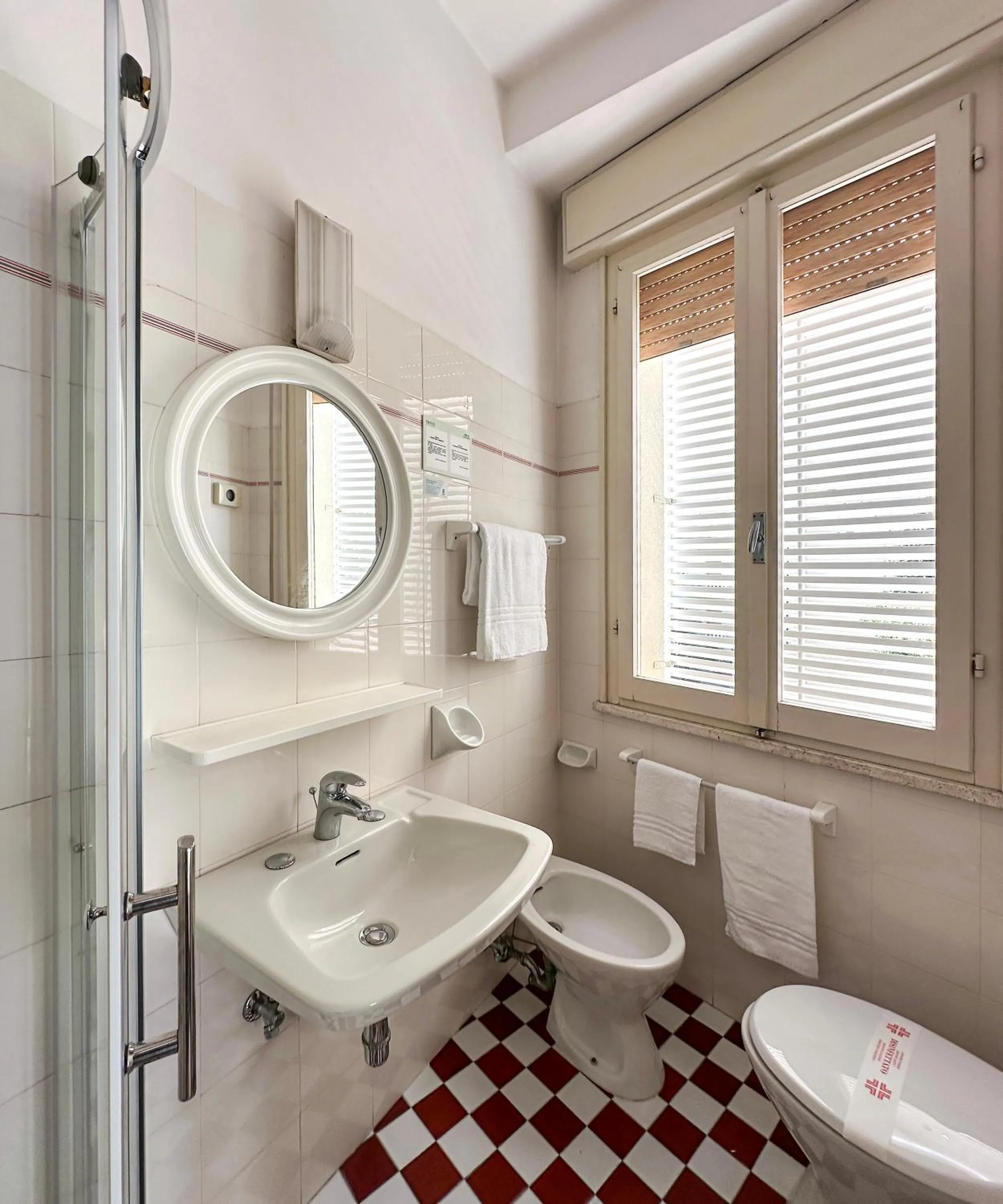 Shower in Hotel Aplo - Breakfast Experience