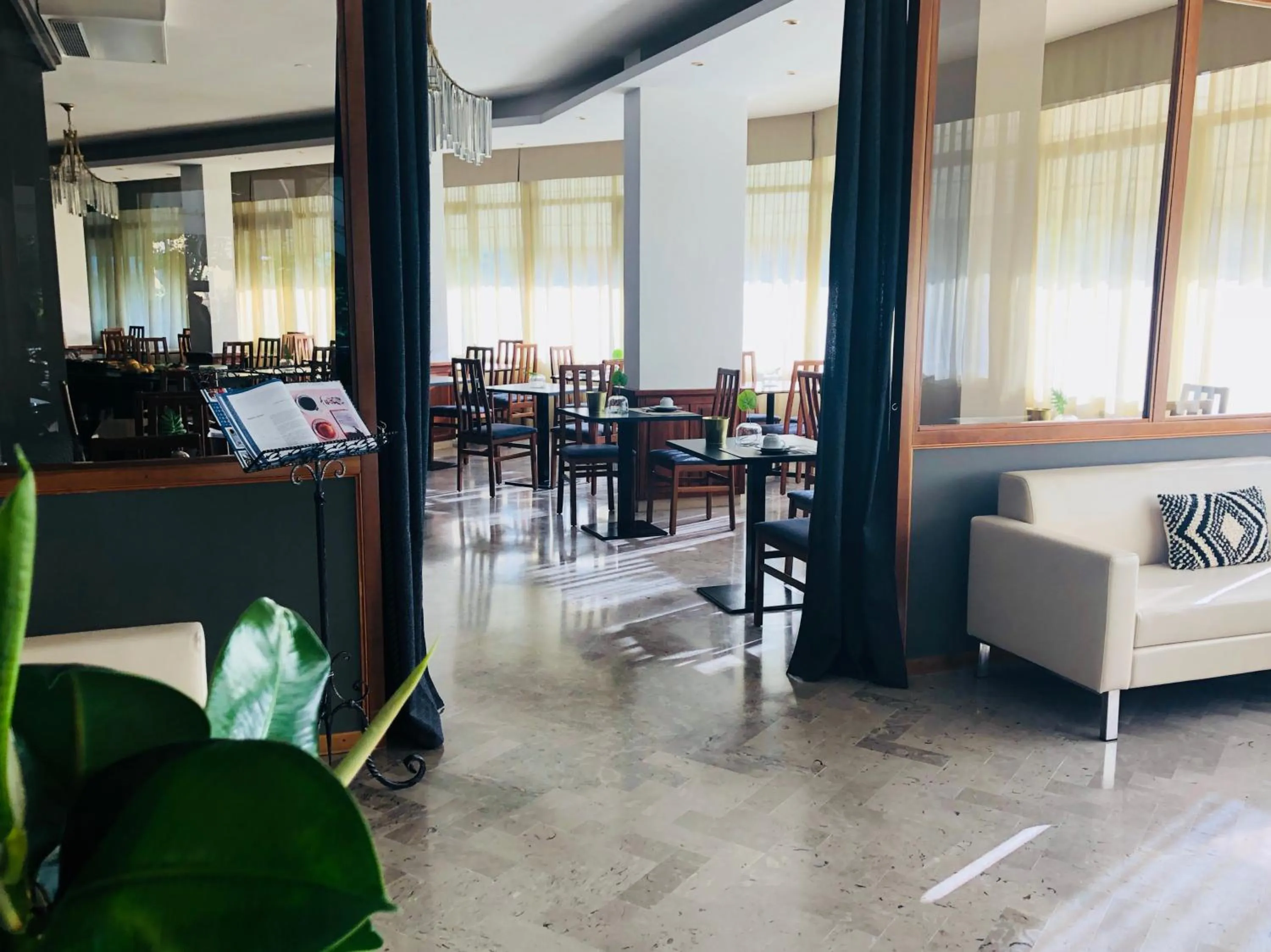 Restaurant/places to eat in Hotel Aplo - Breakfast Experience