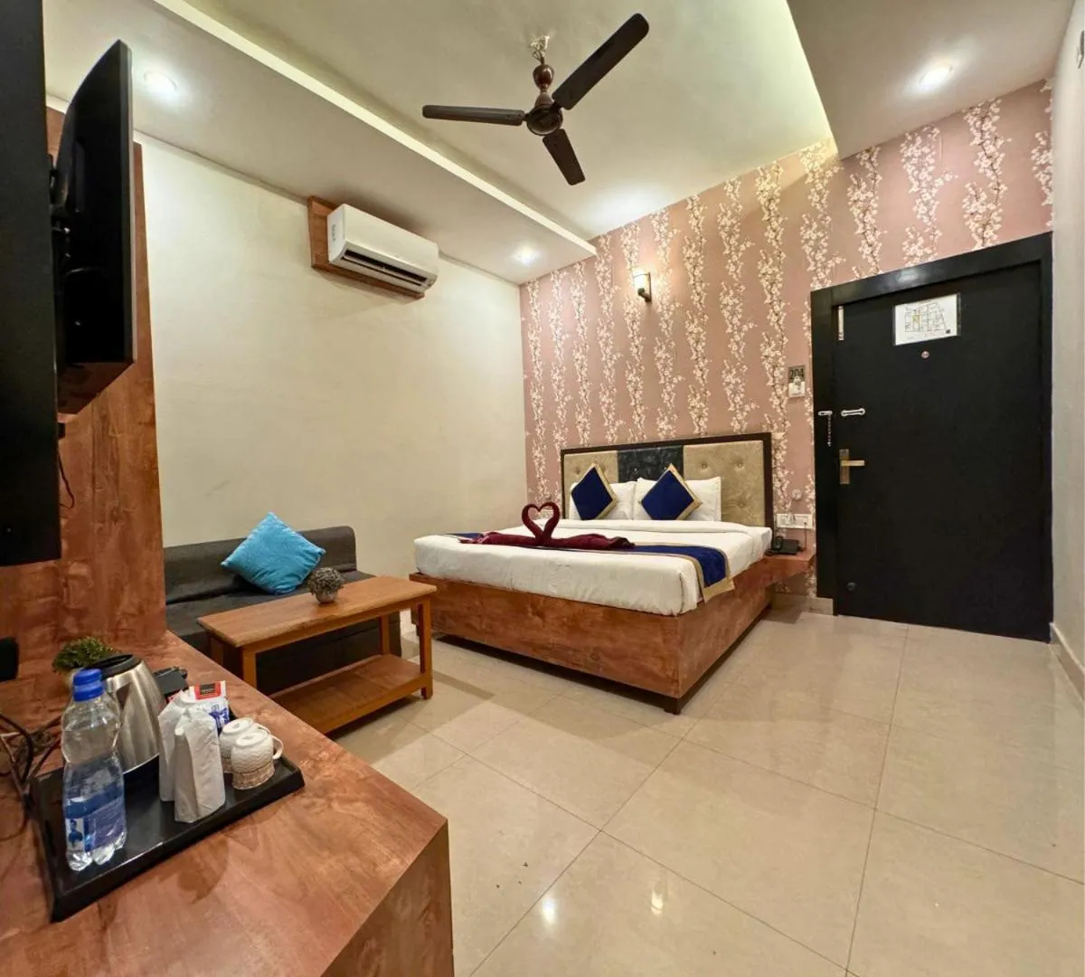 Bed in Hotel Runway Inn