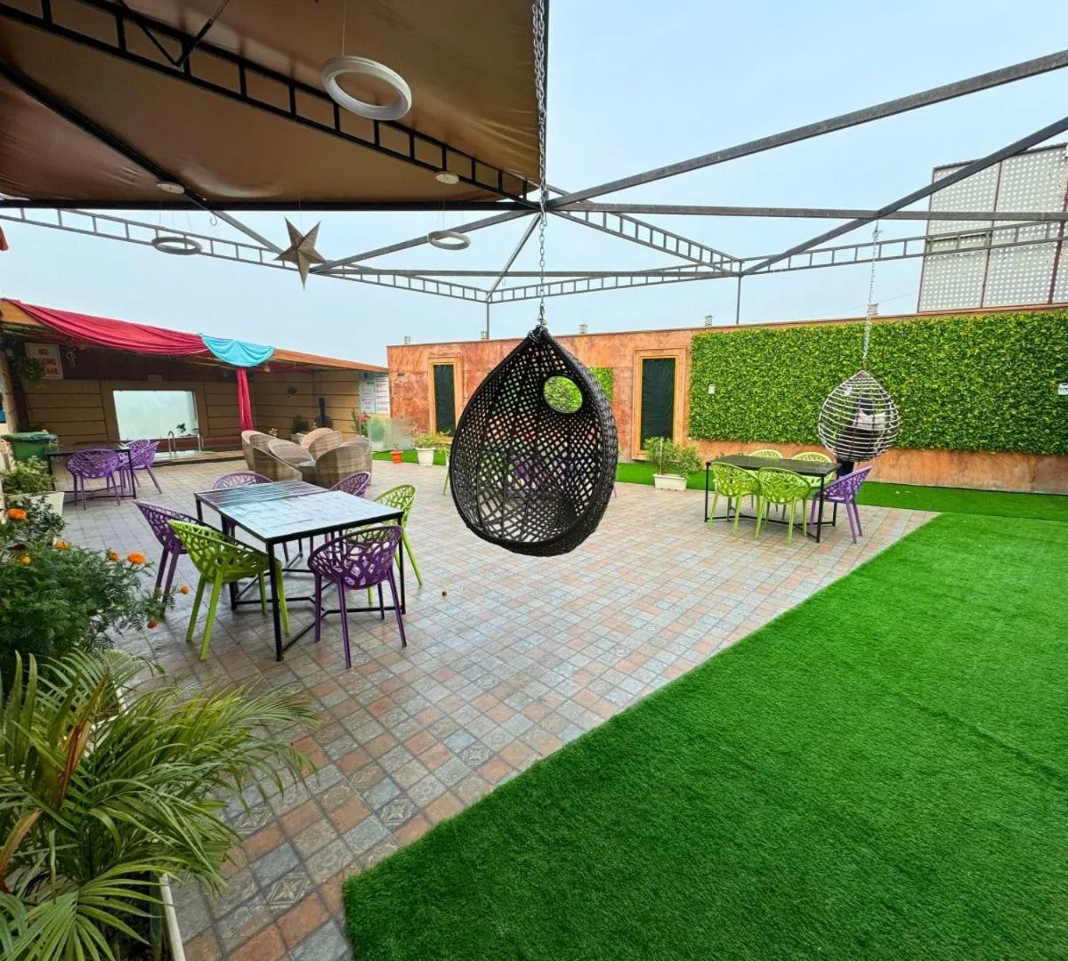 Swimming pool in Hotel Runway Inn