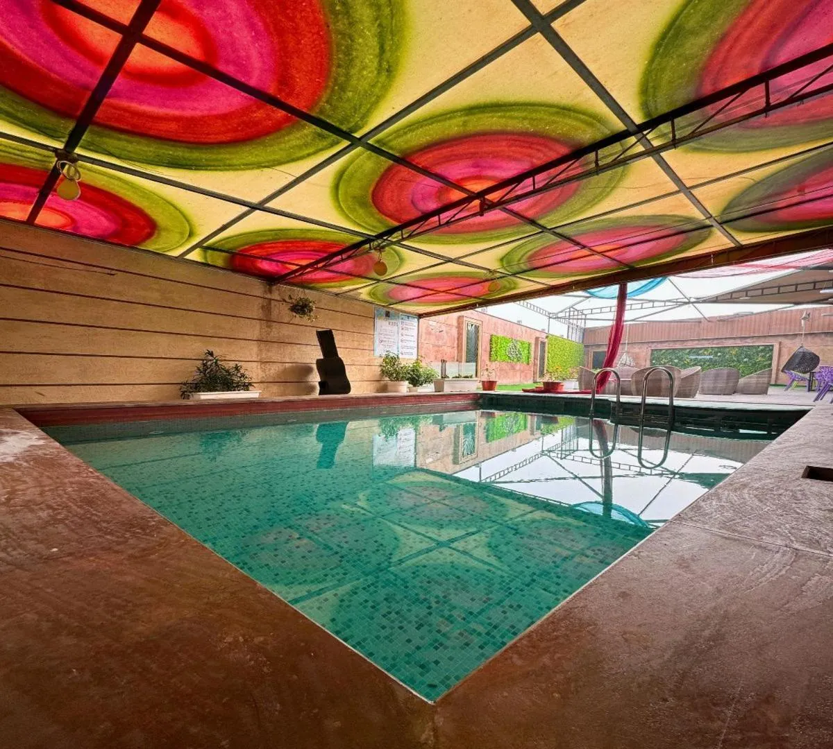 Swimming pool in Hotel Runway Inn