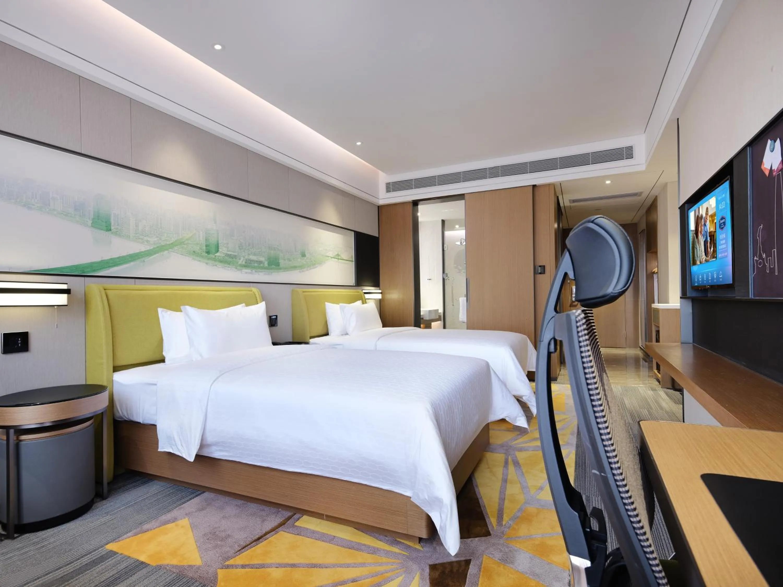 Photo of the whole room, Bed in Hampton by Hilton Guangzhou Dongxiaonan