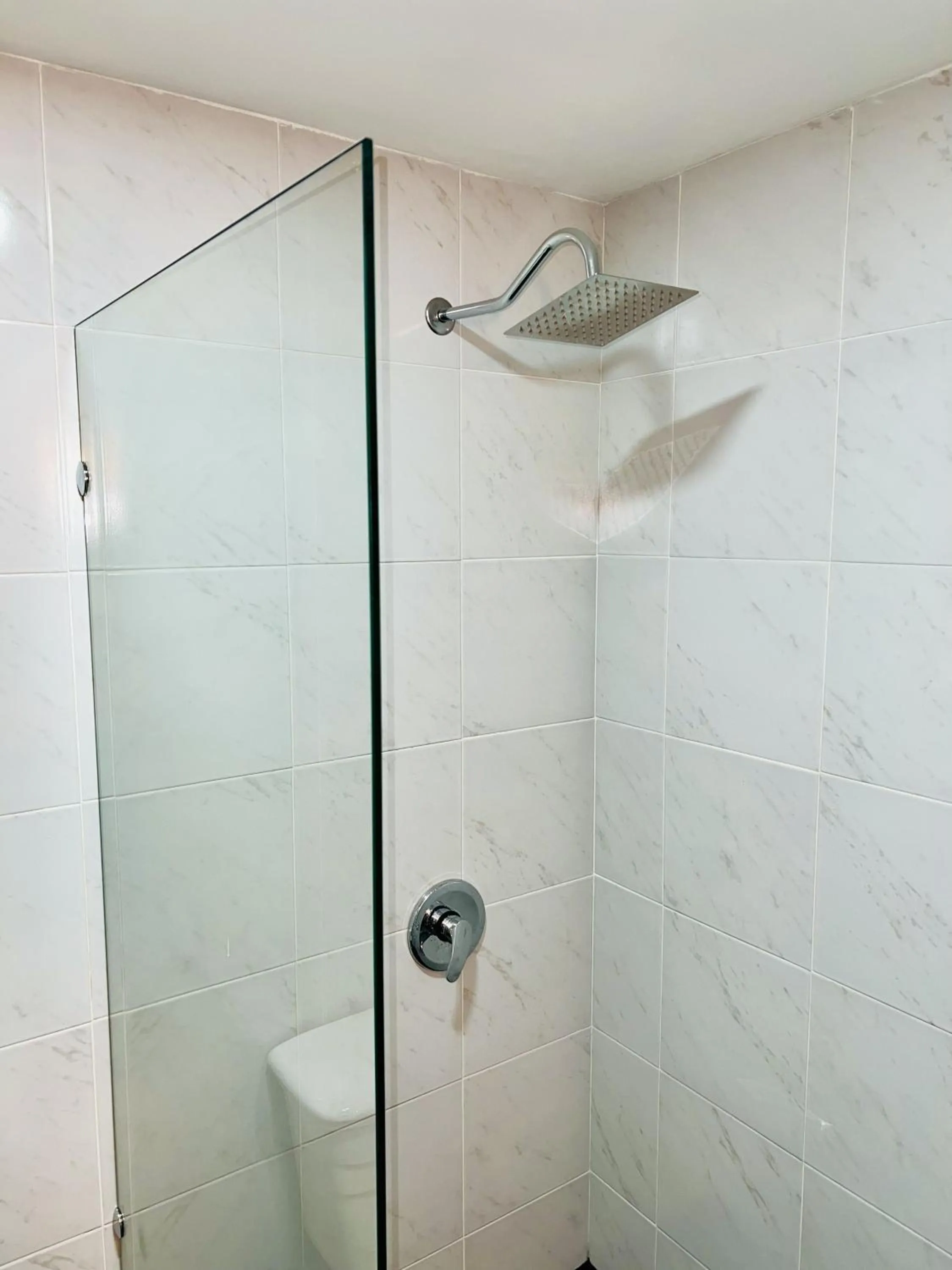 Shower in Hotel Calvete