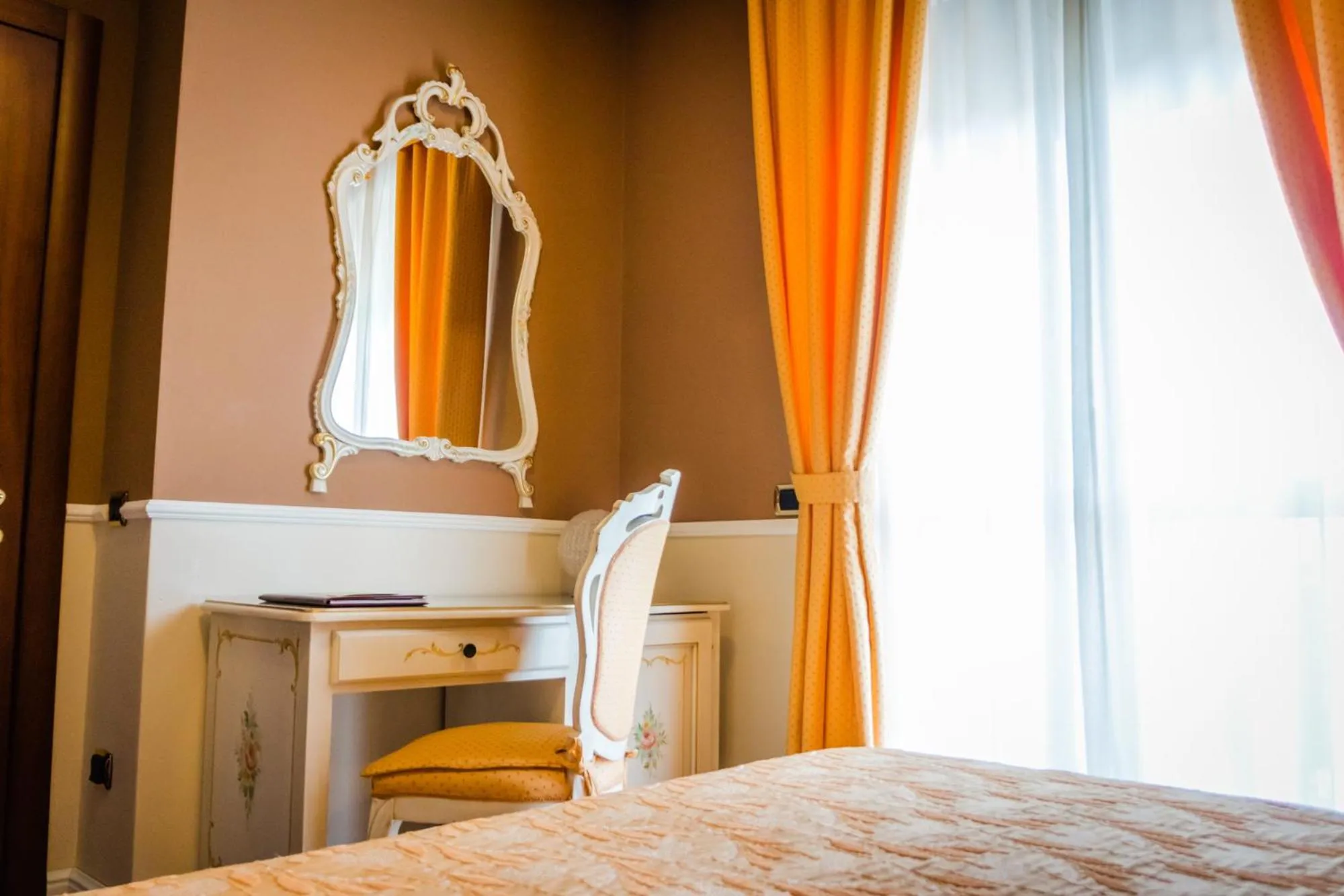 Area and facilities, Bed in Hotel Confine