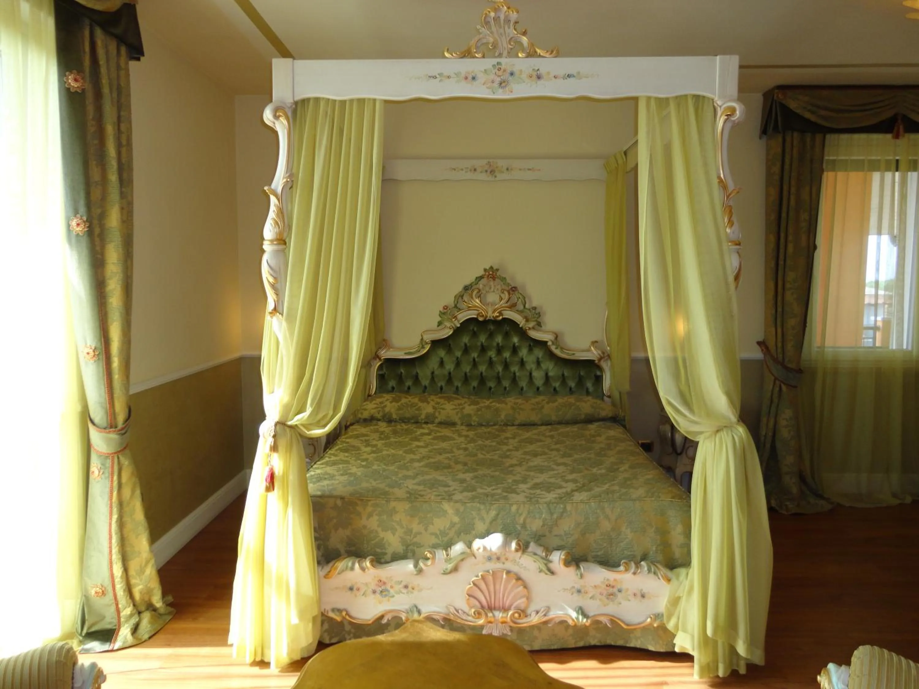 Bed in Hotel Confine