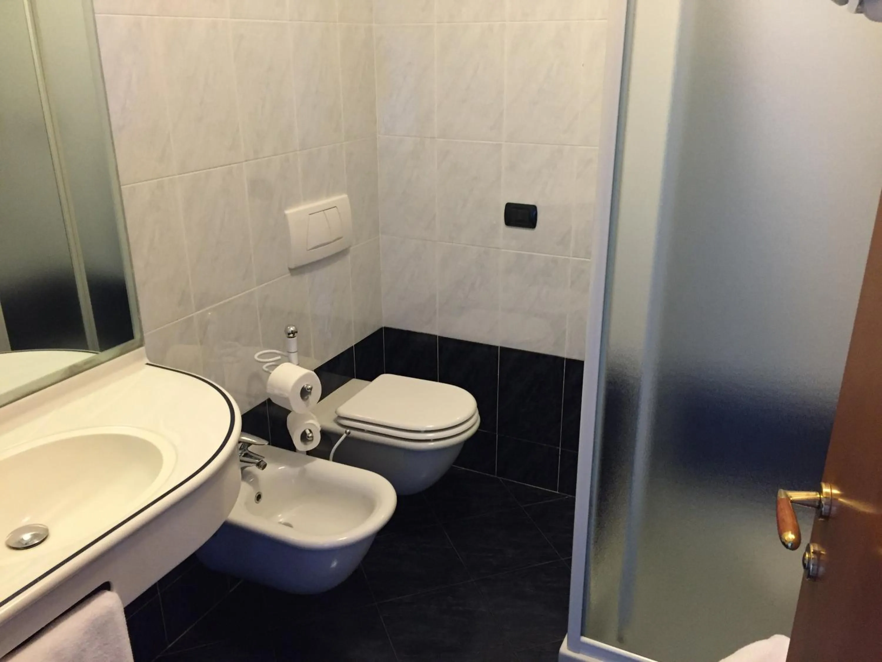 Shower in Hotel Confine