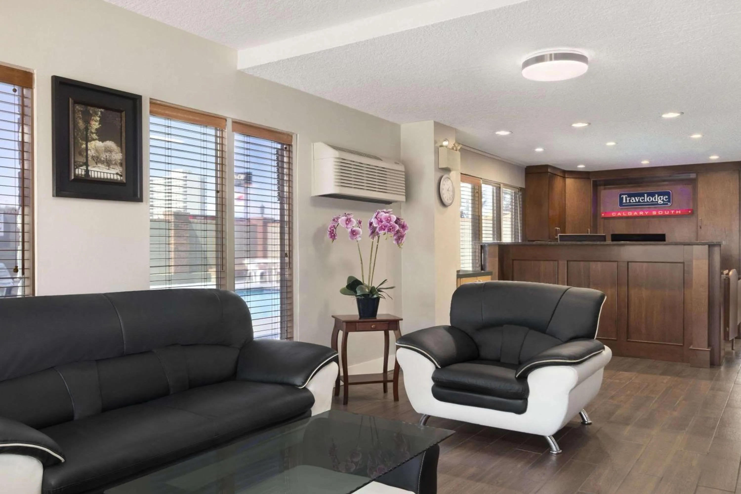 Lobby or reception in Travelodge by Wyndham Calgary South