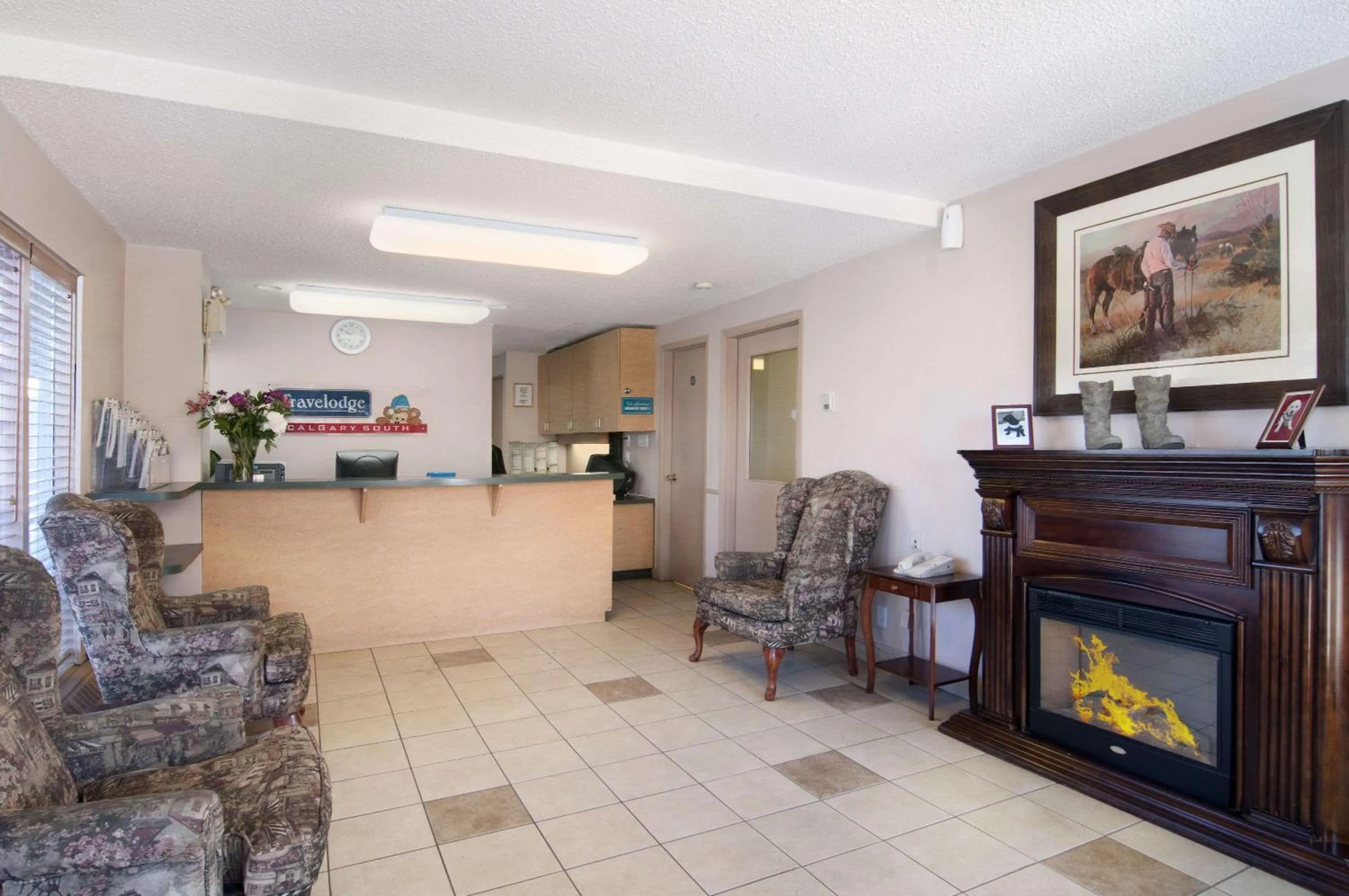 Lobby or reception in Travelodge by Wyndham Calgary South