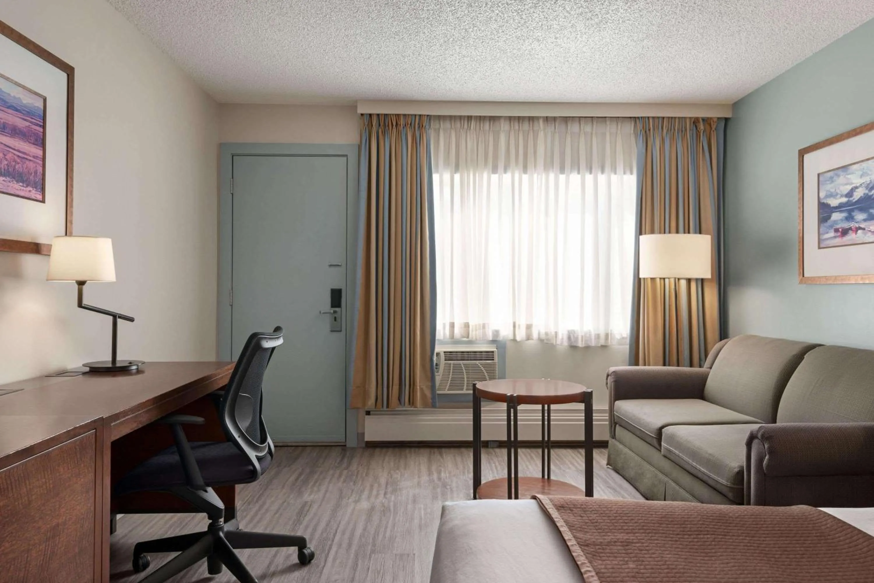 Photo of the whole room in Travelodge by Wyndham Calgary South