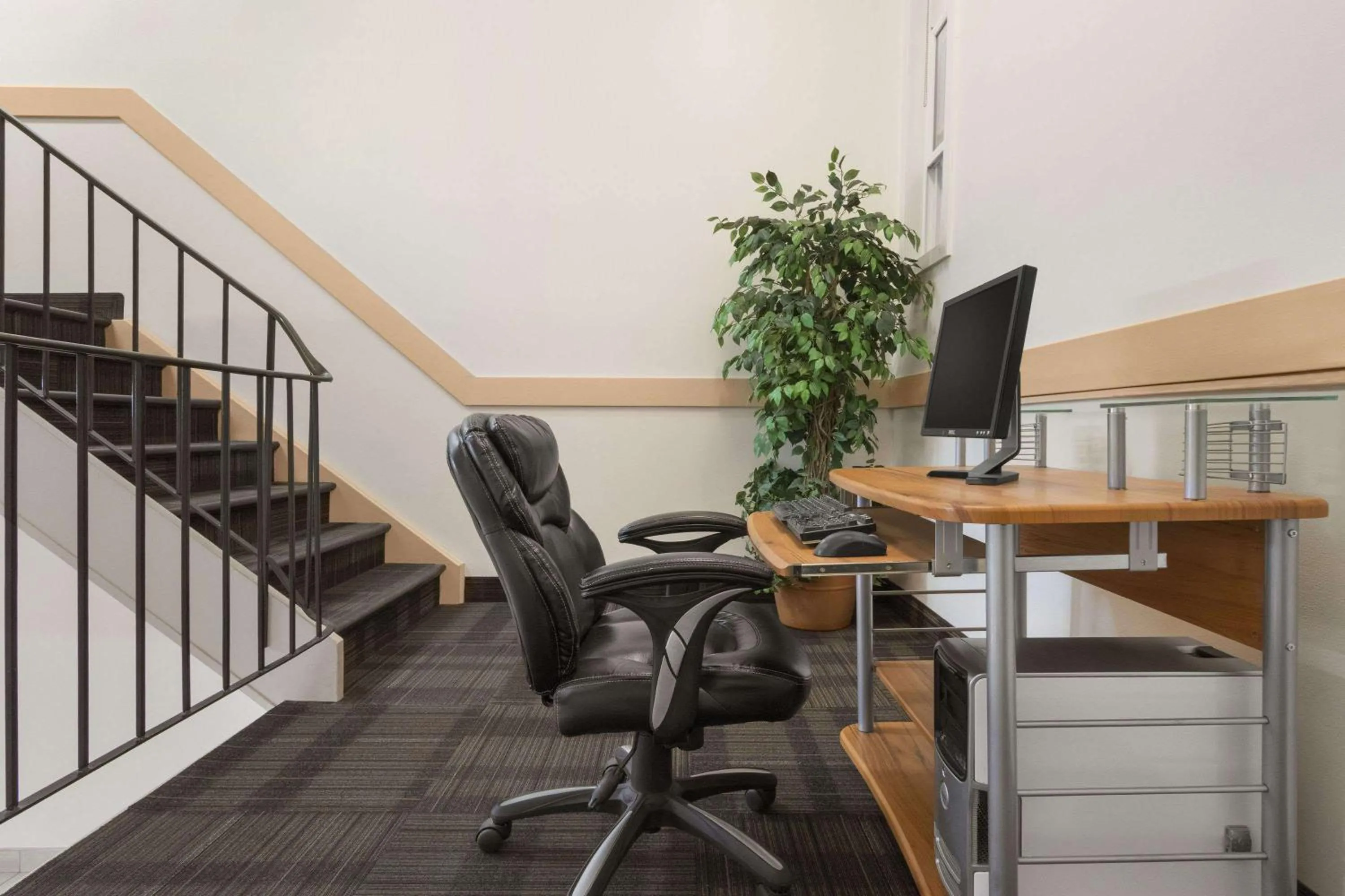 Business facilities in Travelodge by Wyndham Calgary South