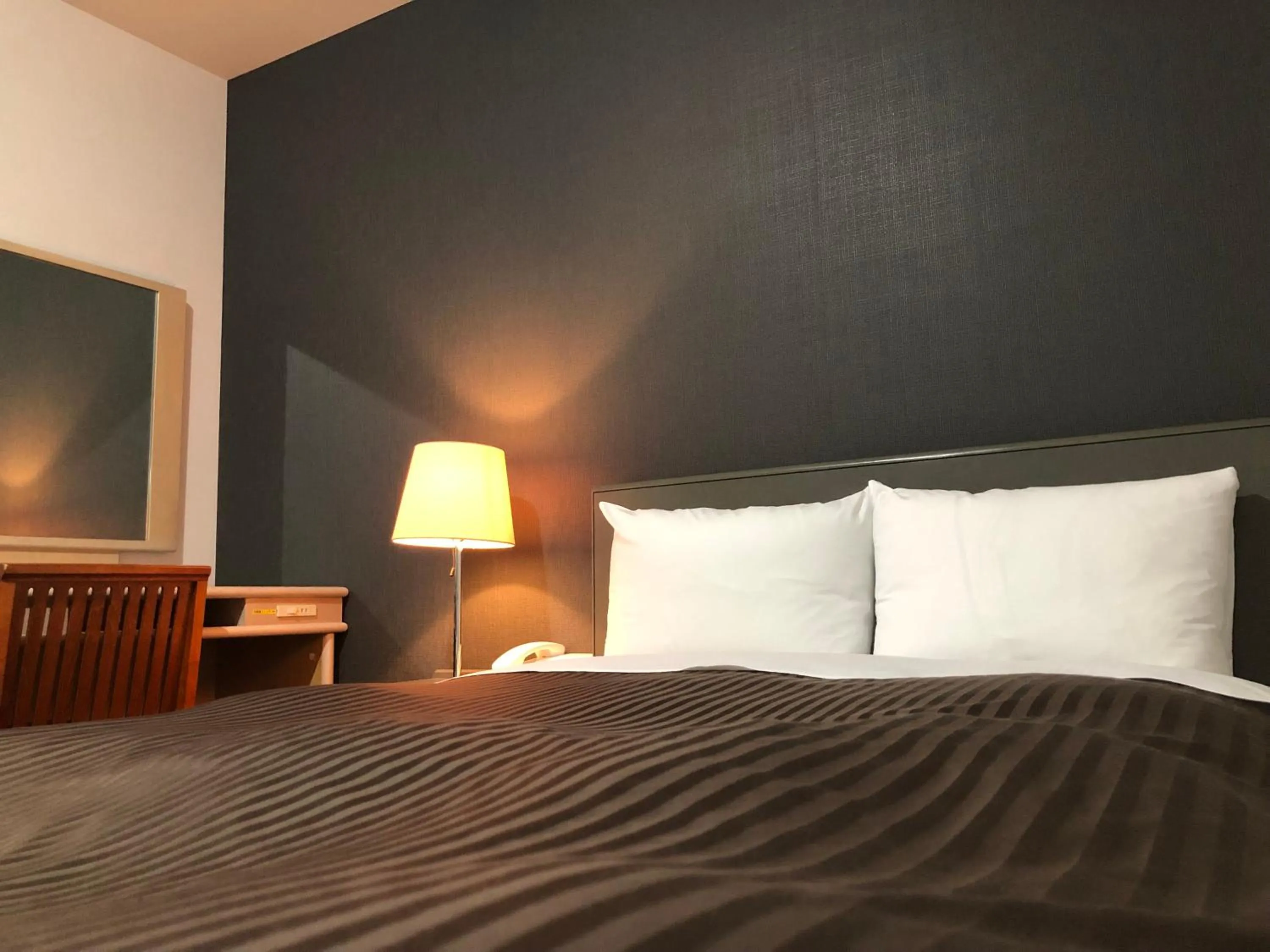 Photo of the whole room, Bed in Hotel New White House