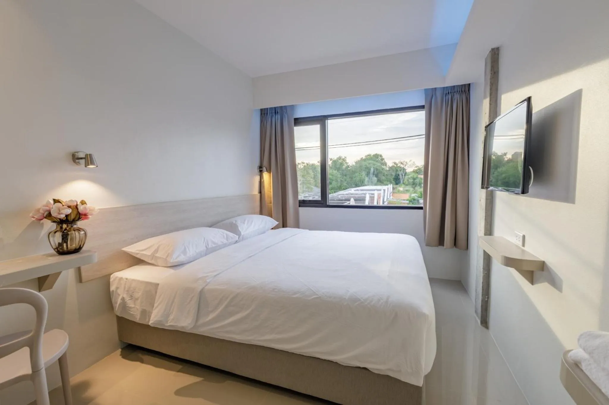 Photo of the whole room, Bed in Prima House Pattaya