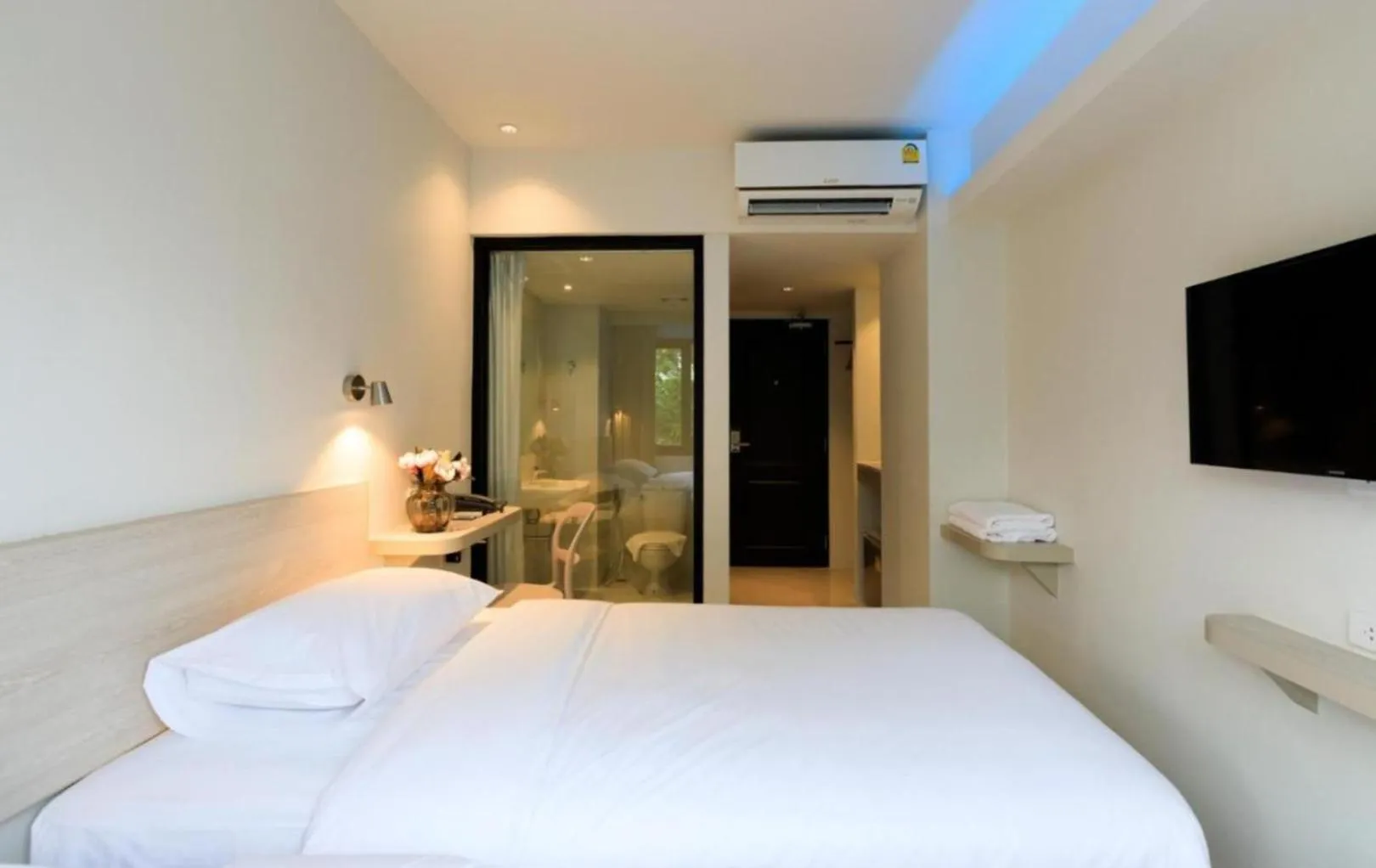 Bedroom, Bed in Prima House Pattaya