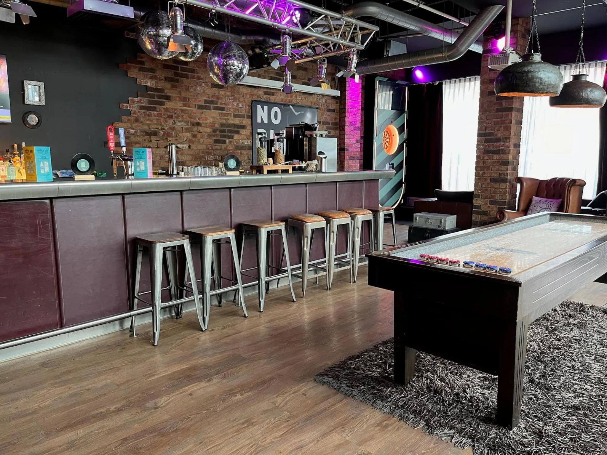 Lounge or bar in pentahotel Birmingham