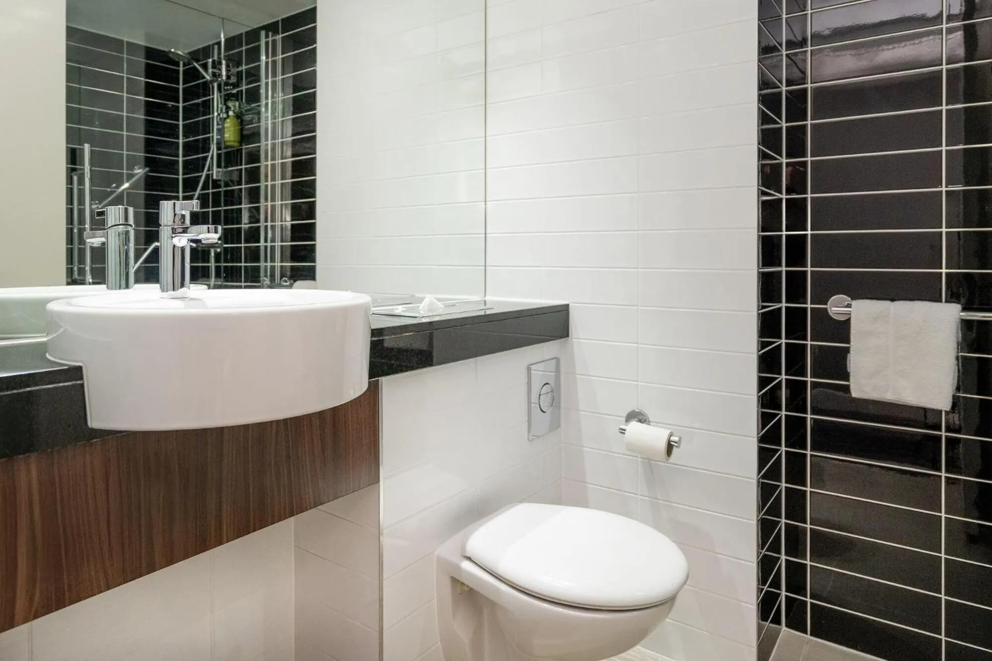 Bathroom in B&B HOTEL Birmingham Centre