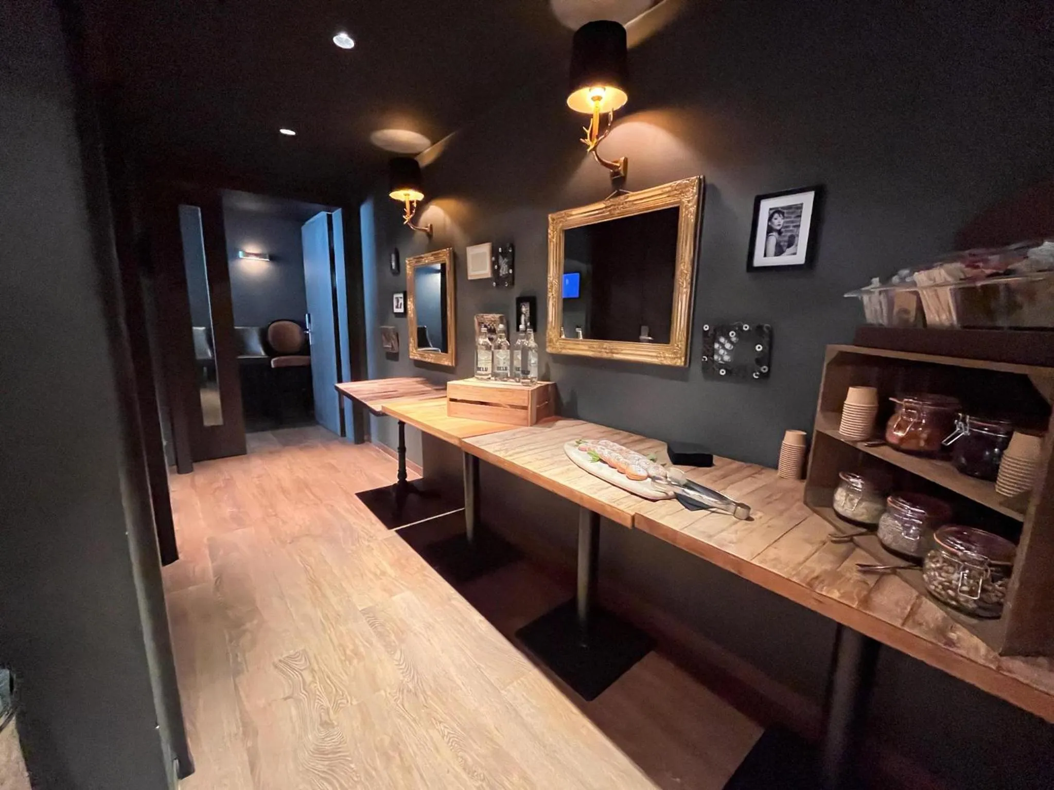 Restaurant/places to eat in pentahotel Birmingham