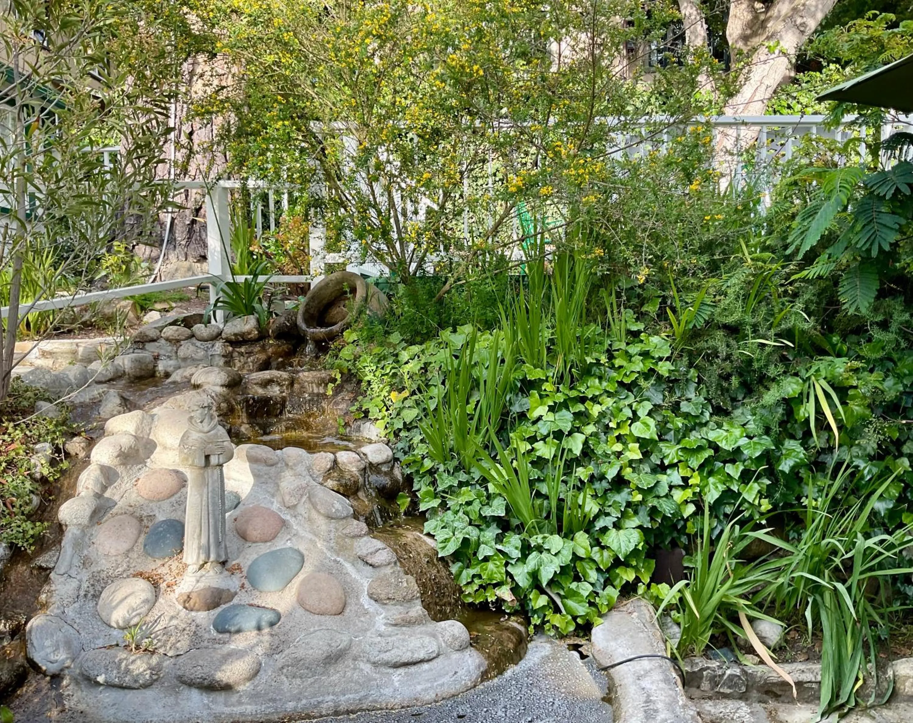 Patio in Carmel Green Lantern Inn
