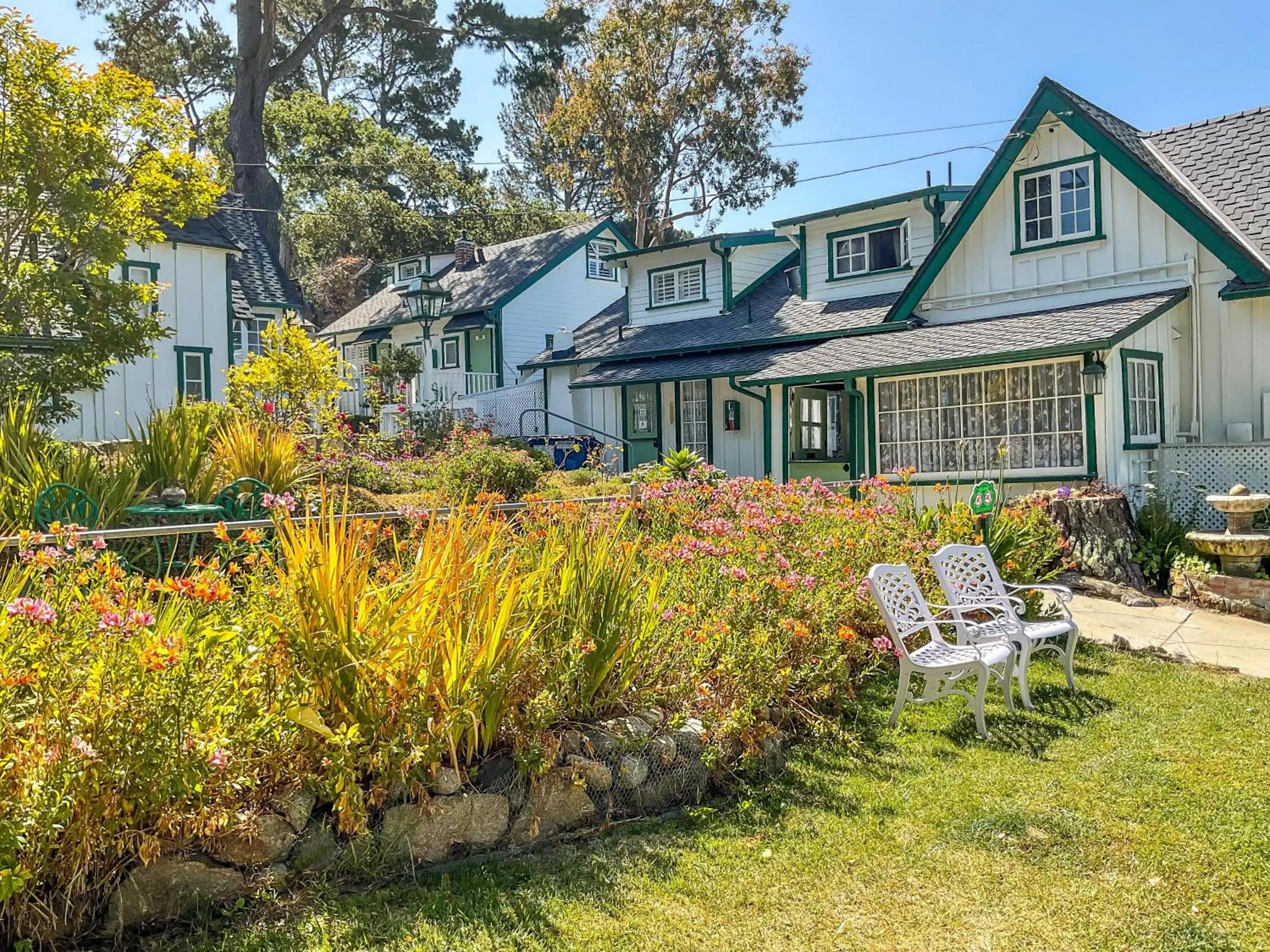 Property building in Carmel Green Lantern Inn