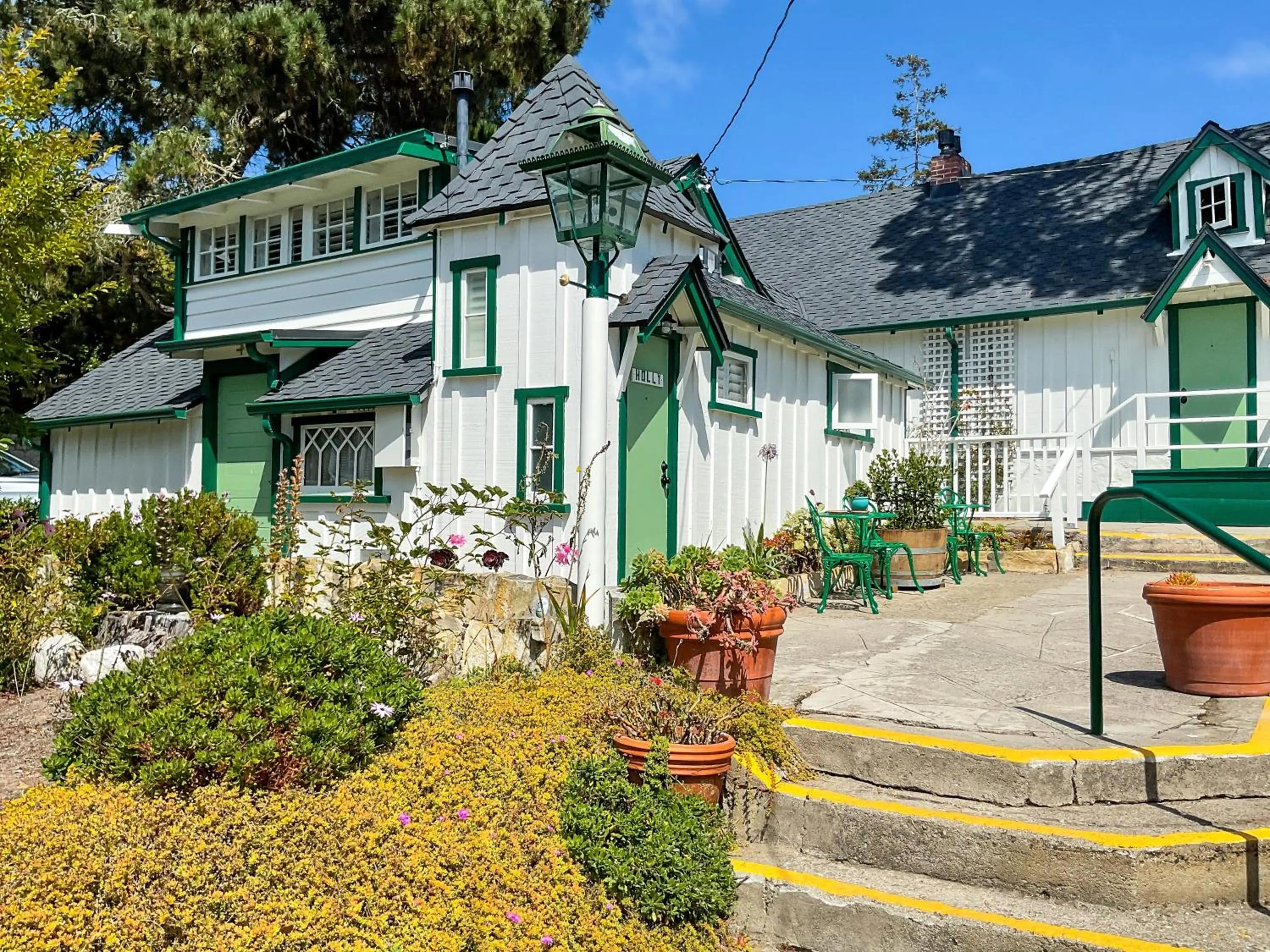 Property building in Carmel Green Lantern Inn